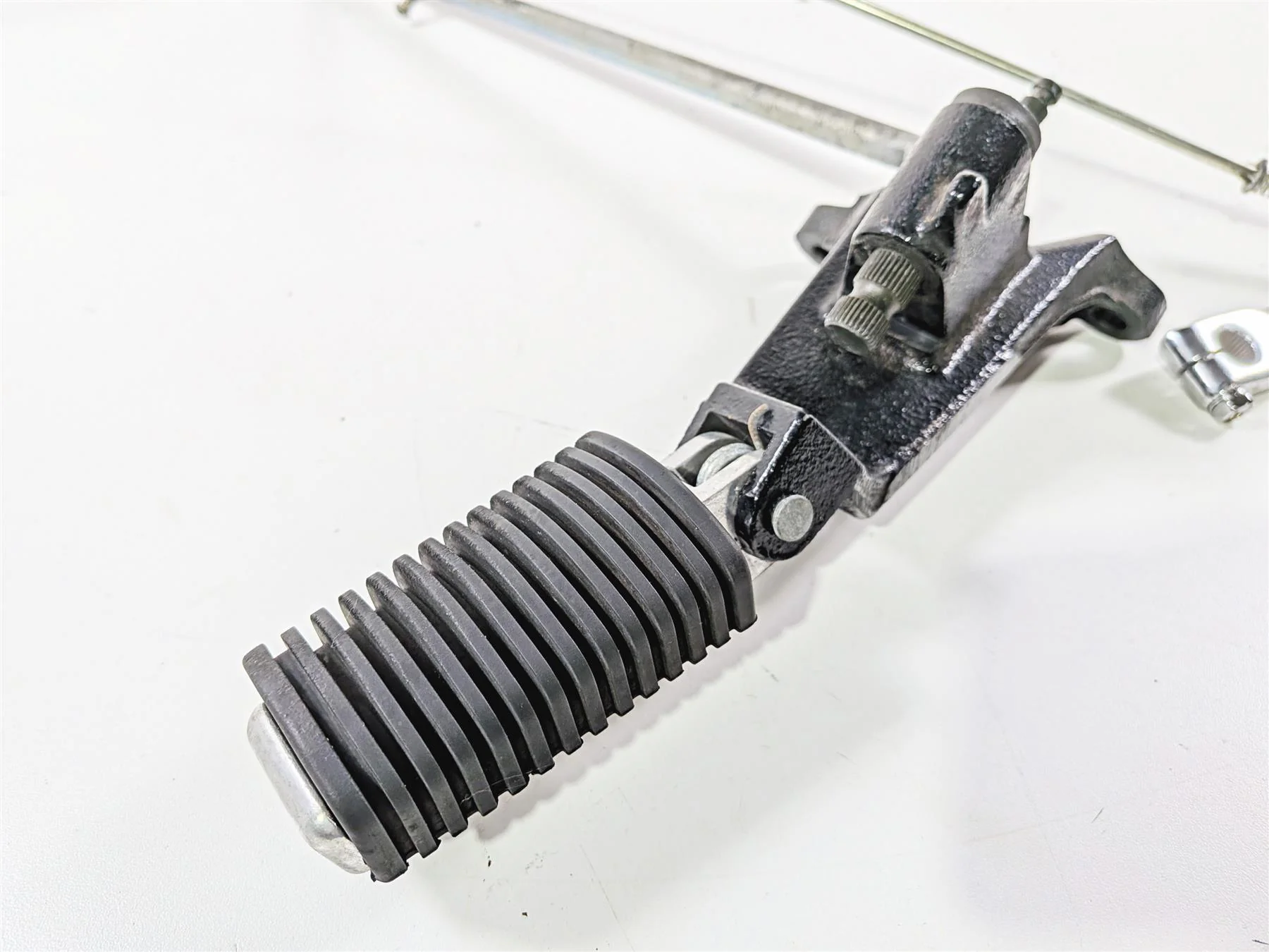 2005 Suzuki VZ800 M50 Boulevard Right Footpeg + Brake Links Set 43511-41F00 - Image 12