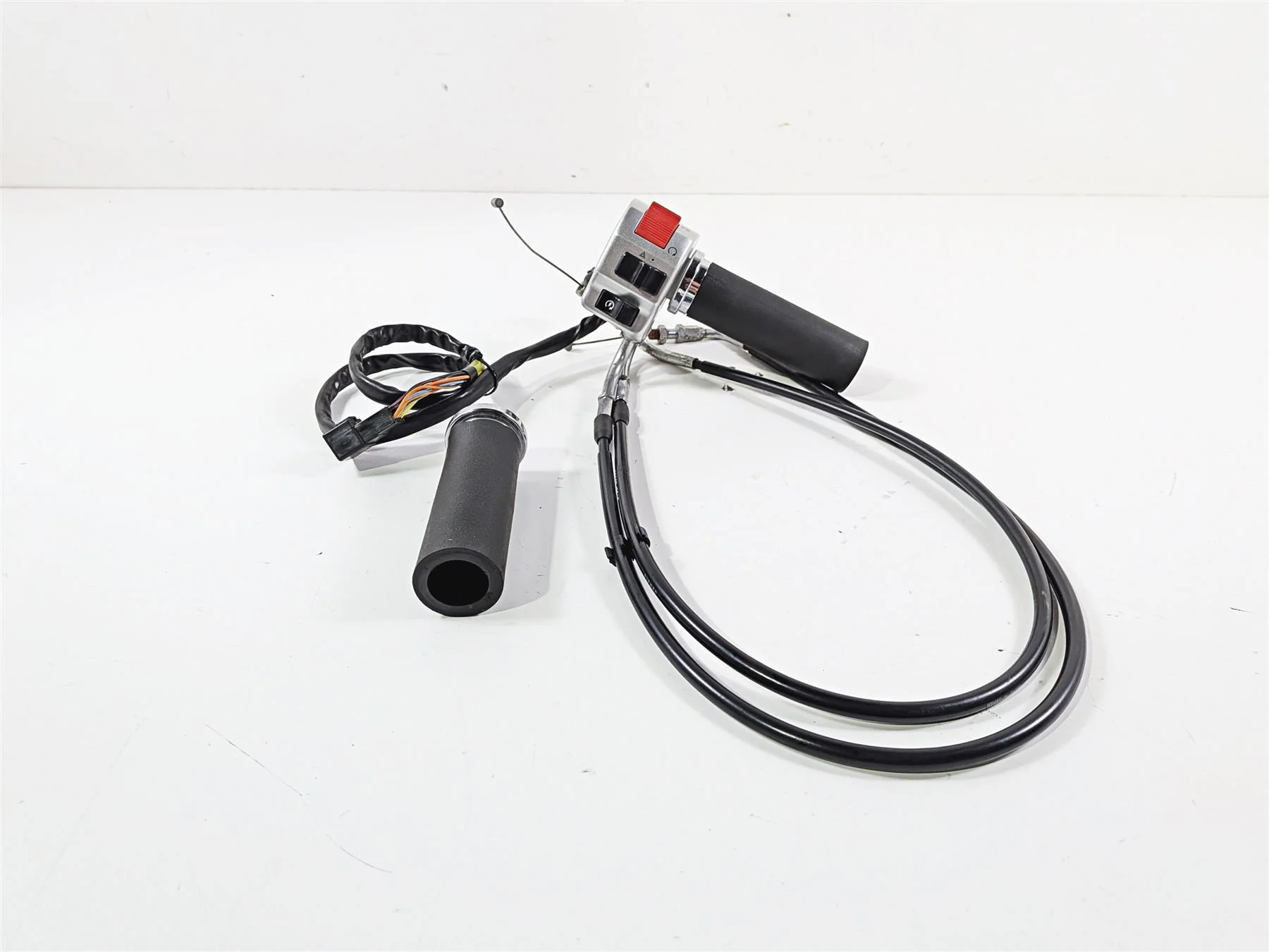 2005 Suzuki VZ800 M50 Boulevard Right Hand Control Switch -Read 37200-39G50 - Image 3
