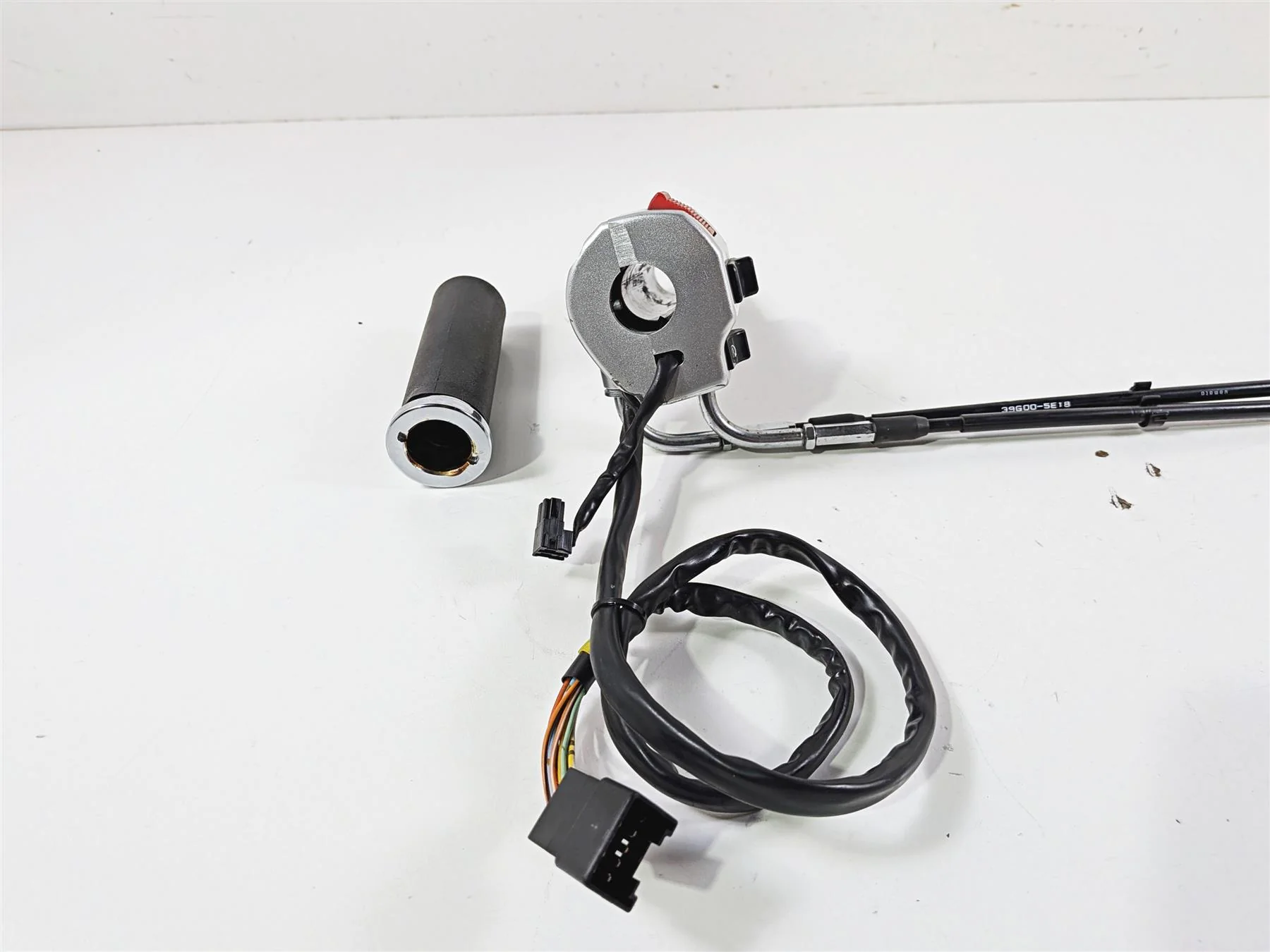 2005 Suzuki VZ800 M50 Boulevard Right Hand Control Switch -Read 37200-39G50 - Image 4