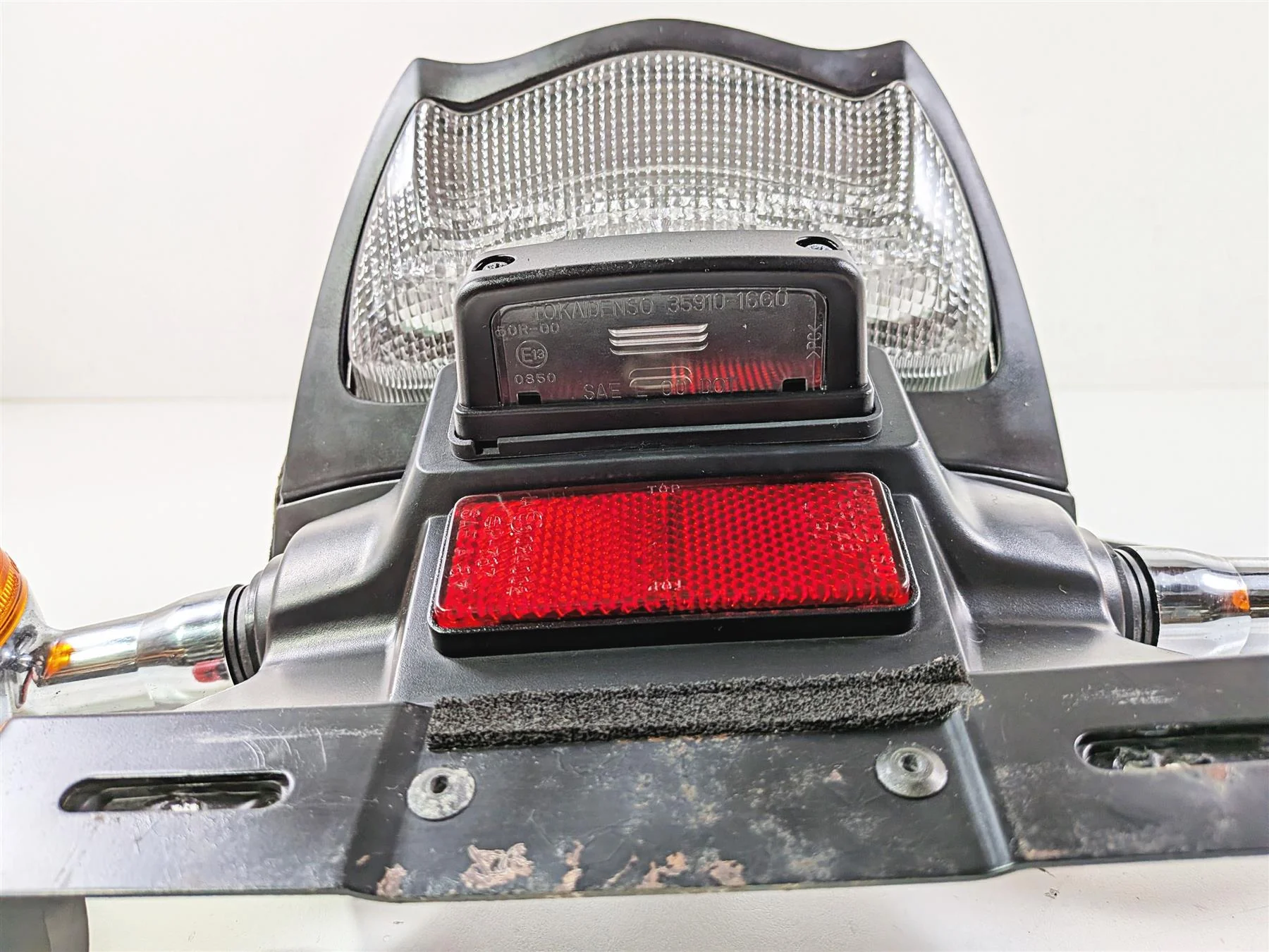 2005 Suzuki VZ800 M50 Boulevard Taillight Blinker Plate Holder Set 35710-39G30 - Image 6