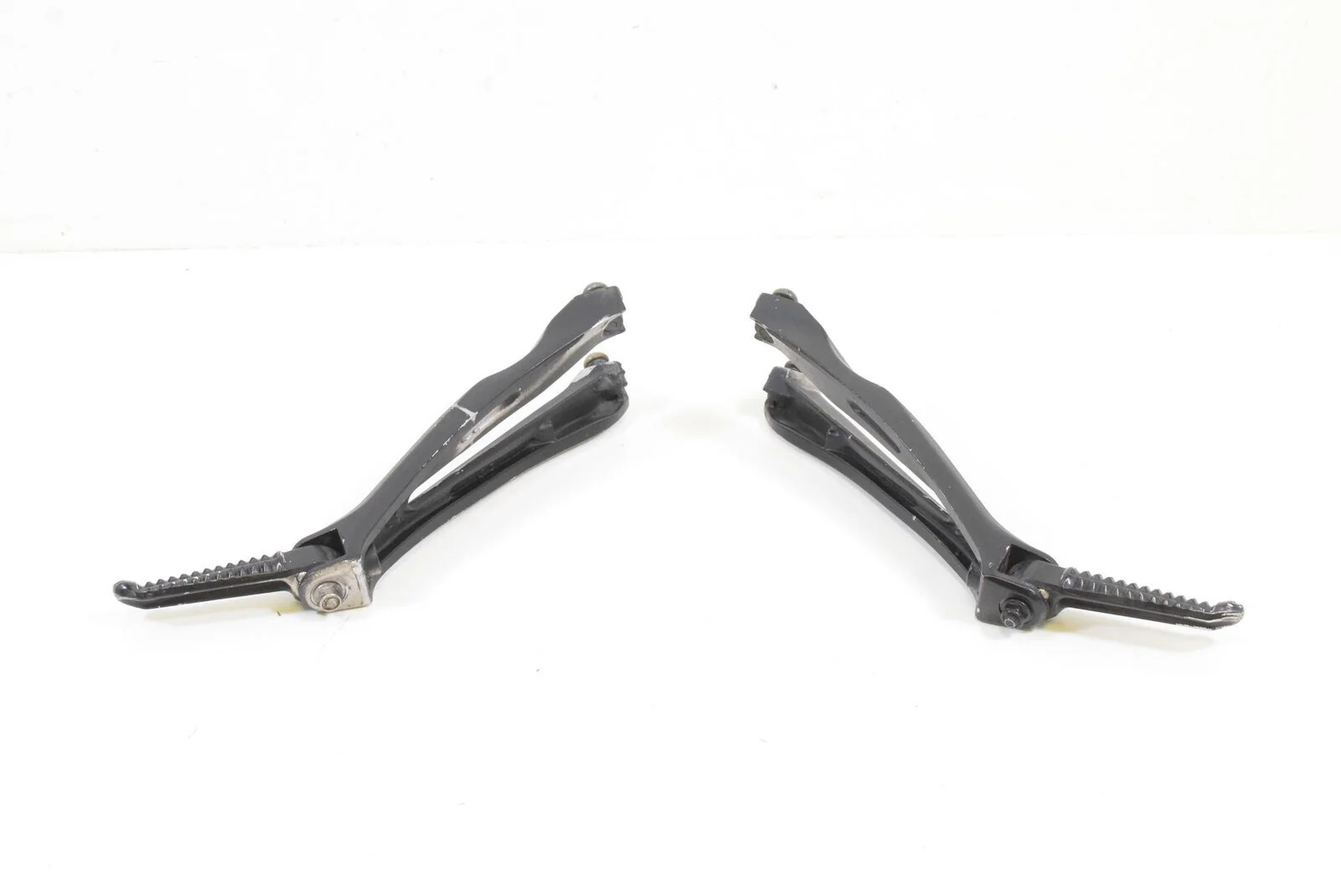 2005 Yamaha YZFR1 YZF R1 Rear Passenger Foot Peg Footpeg Set R 5VY-2741L-00-00 - Image 3