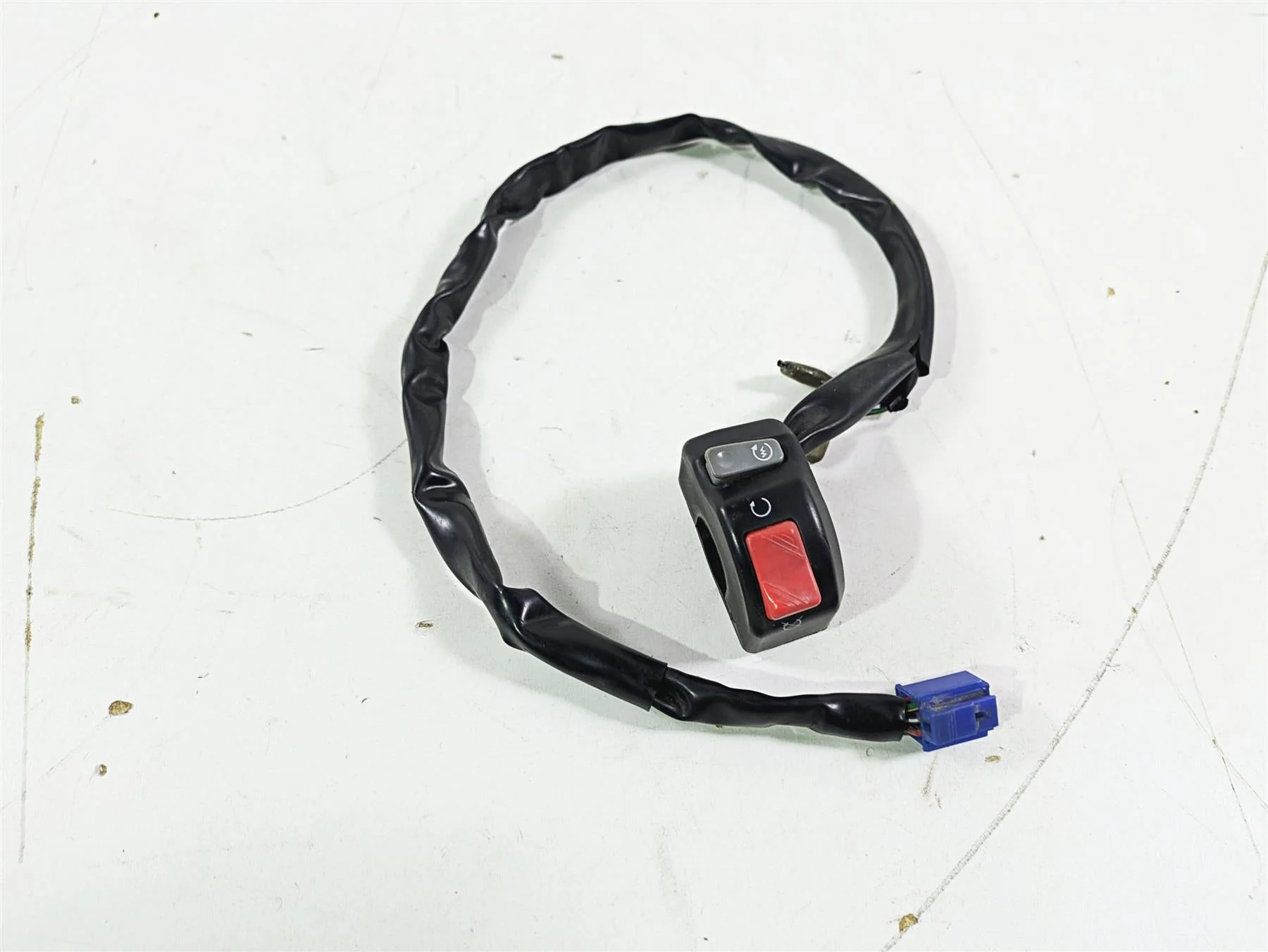 2005 Yamaha YZFR1 YZF R1 Right Hand Control Switch Start Kill Stop 5PW-83975-00 - Image 2