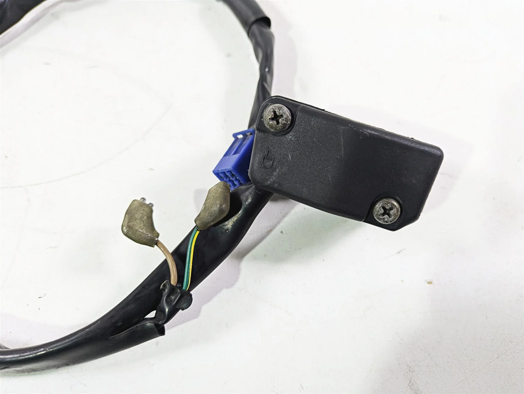 2005 Yamaha YZFR1 YZF R1 Right Hand Control Switch Start Kill Stop 5PW-83975-00 - Image 9