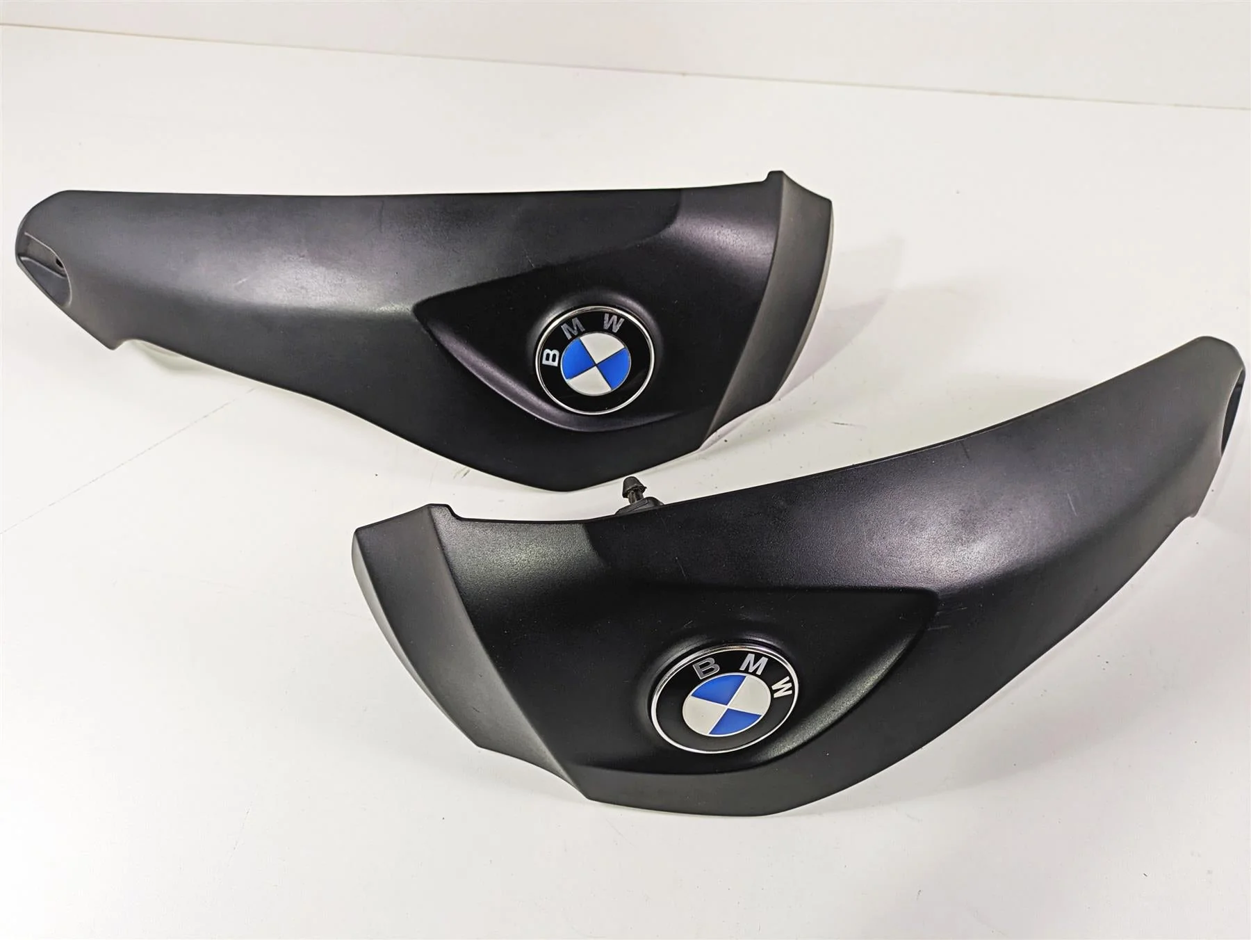 2006 BMW R1200GS K255 Adv Emblem Tank Side Cover Set 46637694966 46637694965 - Image 11