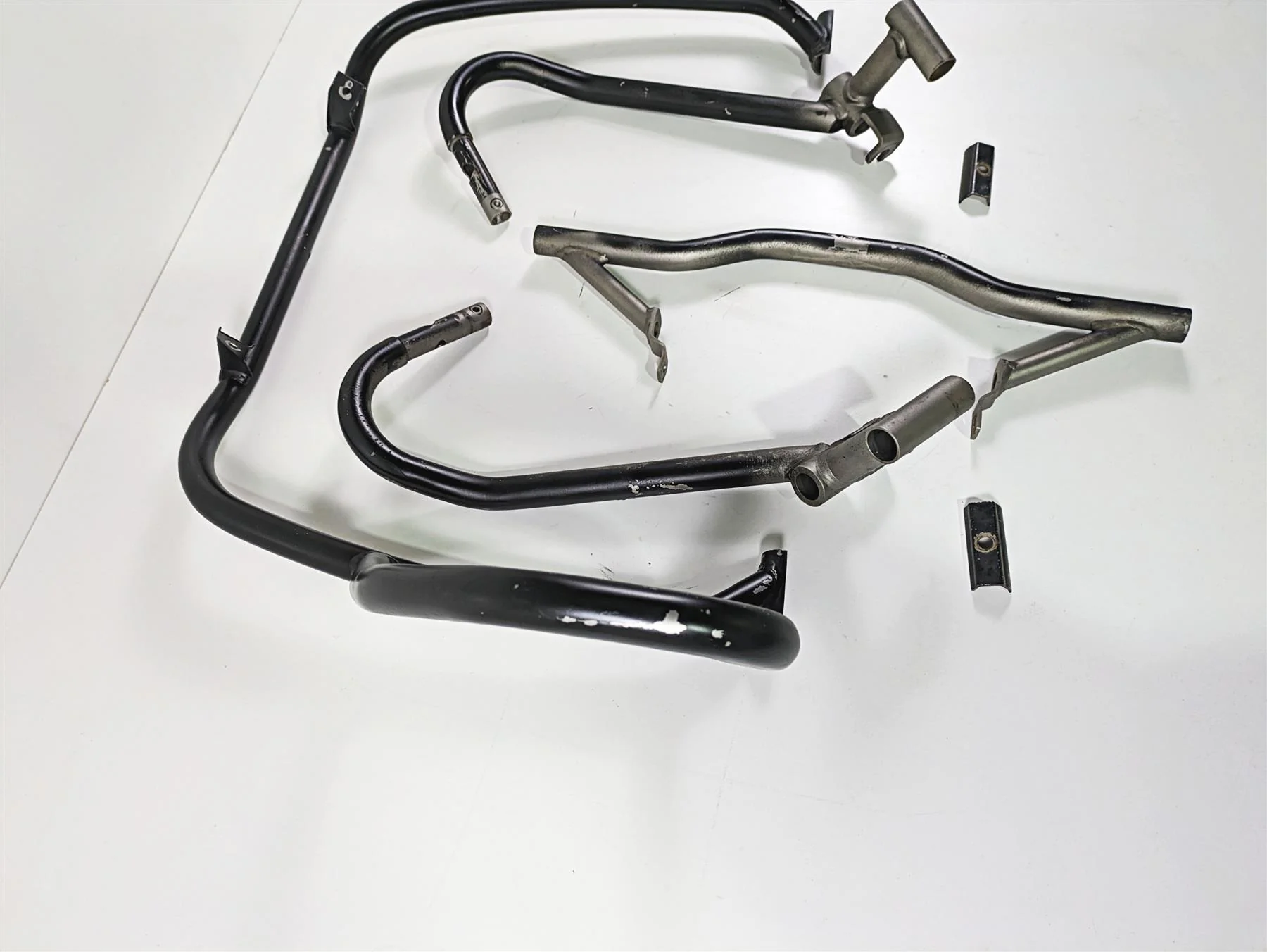 2006 BMW R1200GS K255 Adv Engine Tank Crash Guard Set 46637711397 46637711396 - Image 2