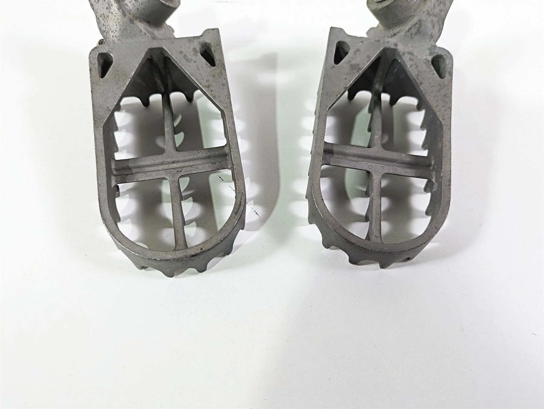 2006 BMW R1200GS K255 Adv Front Footpeg Rest Set 46717694557 - Image 10