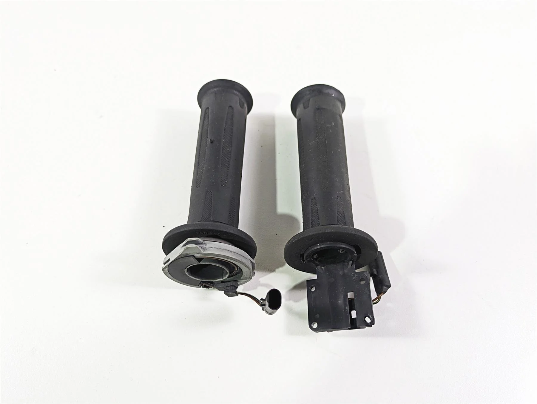 2006 BMW R1200GS K255 Adv Heated Handlebar Grips Set 61317727067 61317695470