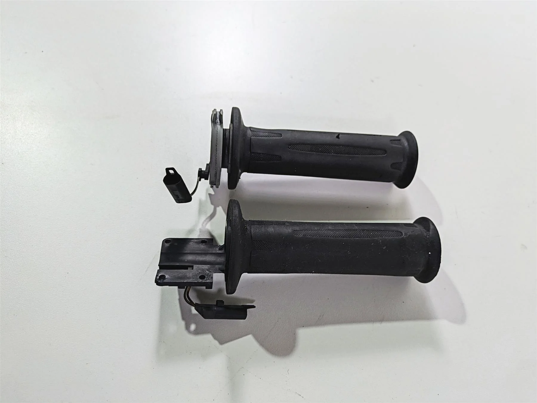 2006 BMW R1200GS K255 Adv Heated Handlebar Grips Set 61317727067 61317695470 - Image 3