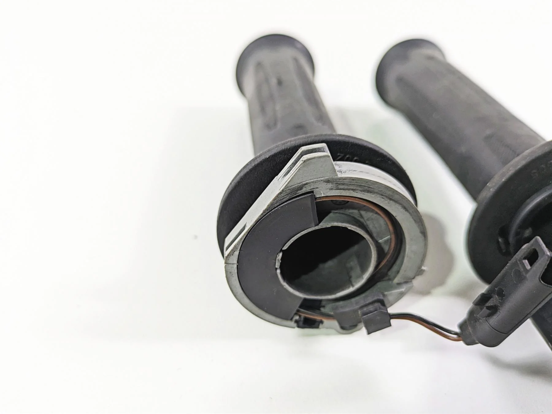 2006 BMW R1200GS K255 Adv Heated Handlebar Grips Set 61317727067 61317695470 - Image 6