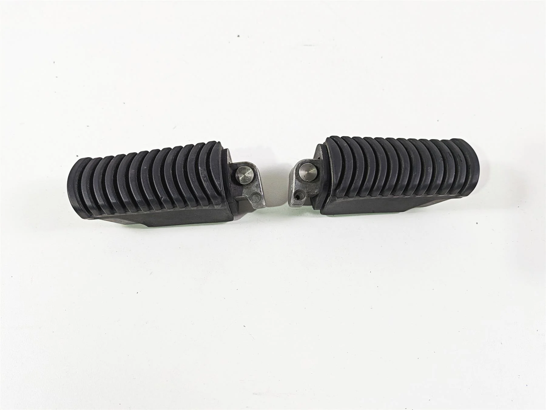 2006 BMW R1200GS K255 Adv Rear Passenger Footpeg Foot Peg Set - Read 46717664225