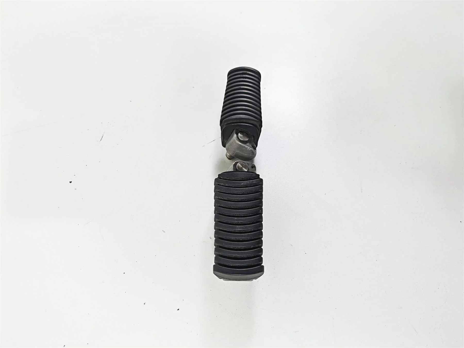 2006 BMW R1200GS K255 Adv Rear Passenger Footpeg Foot Peg Set - Read 46717664225 - Image 2