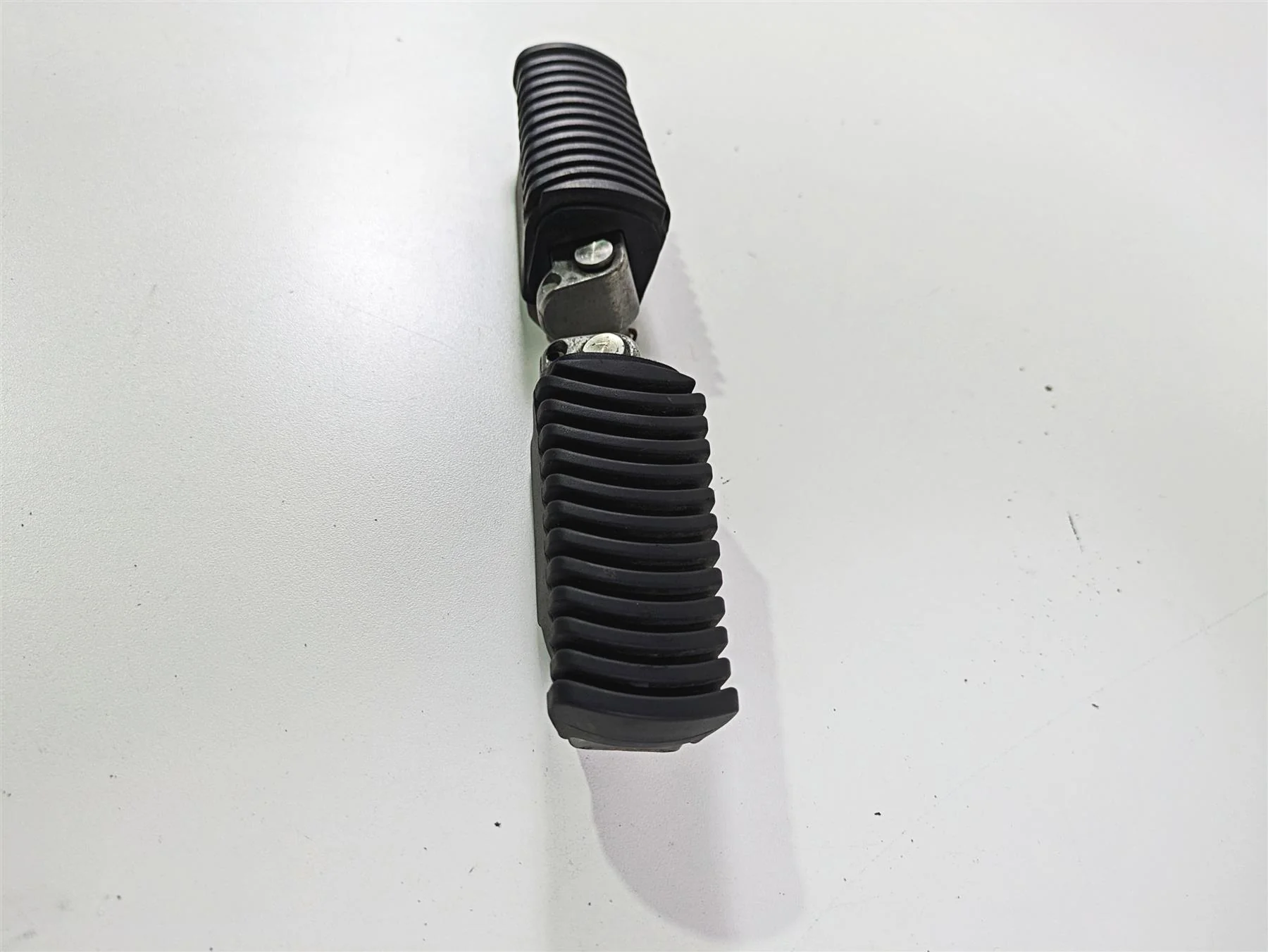 2006 BMW R1200GS K255 Adv Rear Passenger Footpeg Foot Peg Set - Read 46717664225 - Image 3