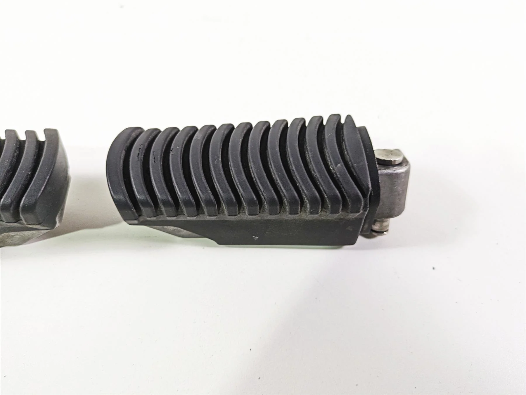 2006 BMW R1200GS K255 Adv Rear Passenger Footpeg Foot Peg Set - Read 46717664225 - Image 7