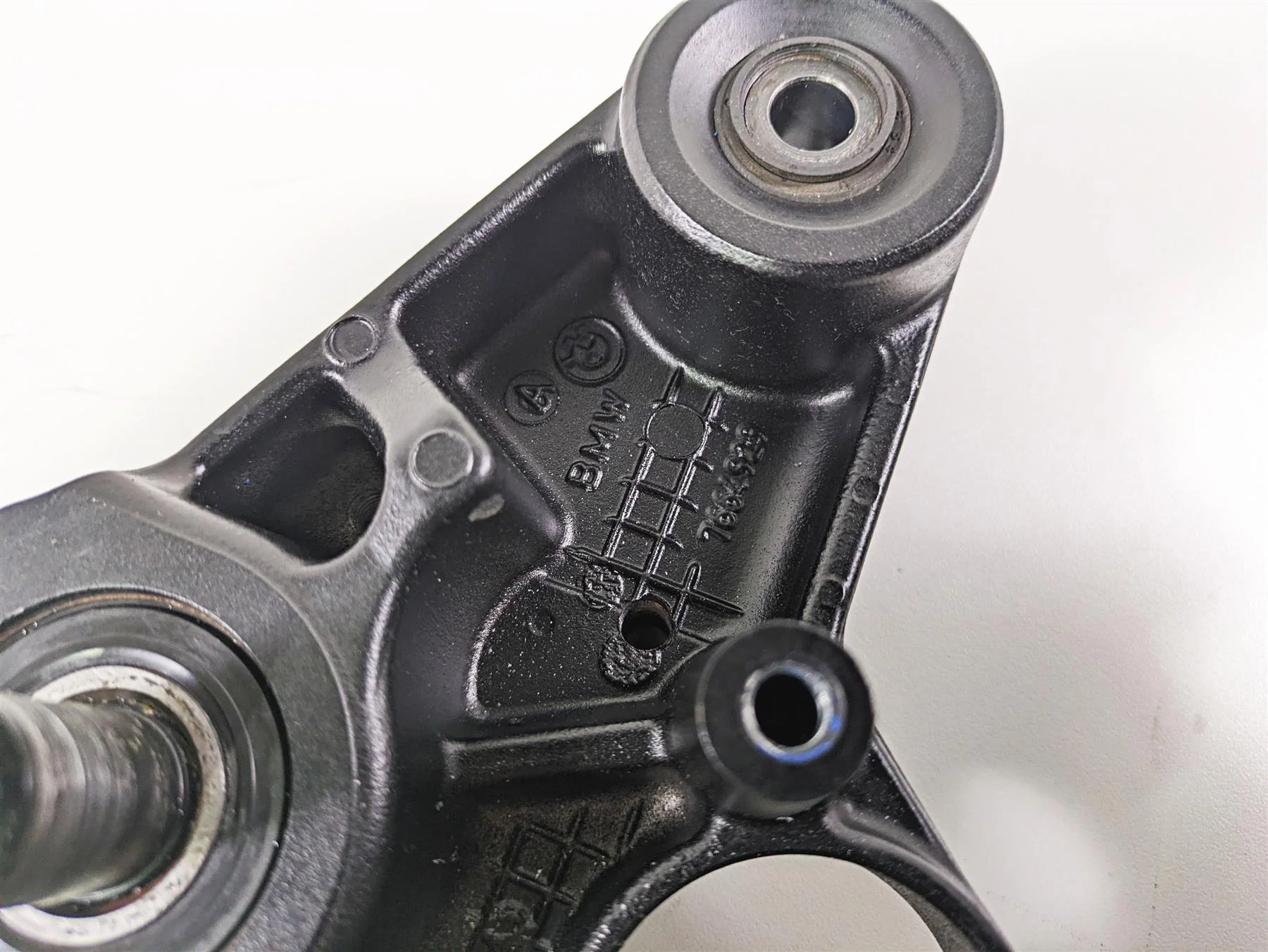 2006 BMW R1200GS K255 Adv Upper Triple Tree Steering Clamp 31427718170 - Image 11