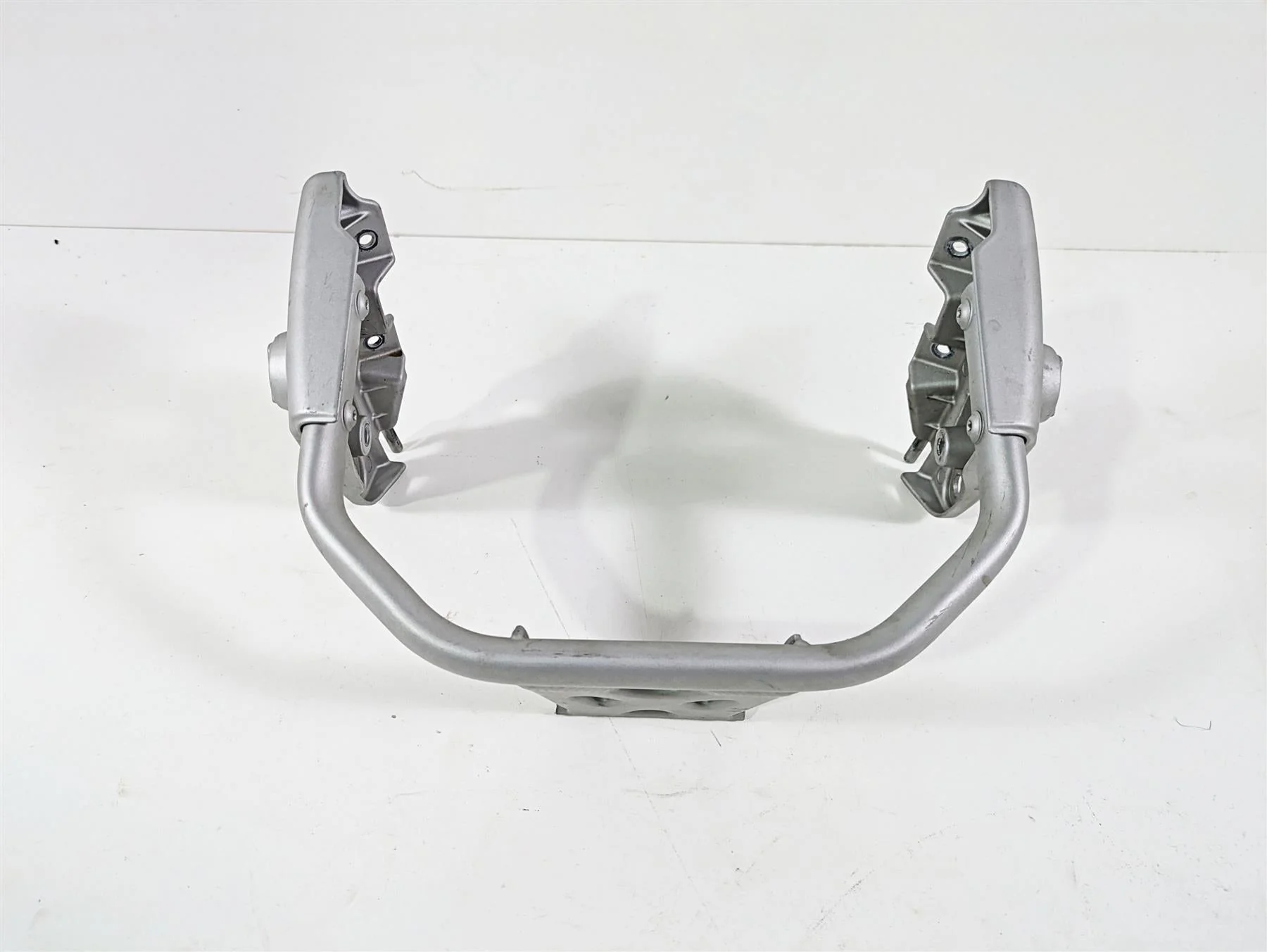 2006 BMW R1200GS K255 Adv Windshield Headlight Support Mount Bracket 46637702712 - Image 10