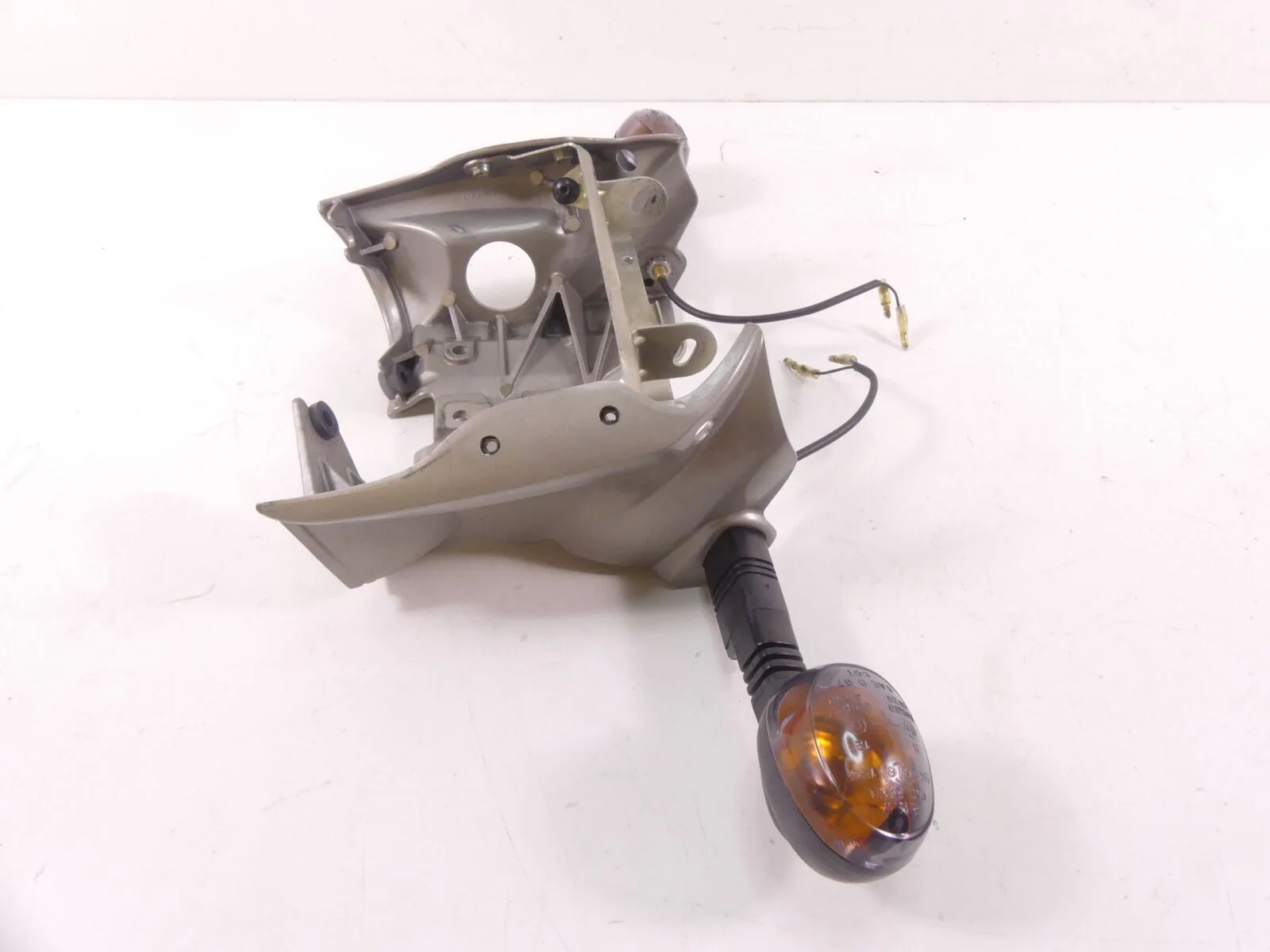 2006 Buell XB12SCG Lightning Gauge Headlight Stay Holder Blinker M0643.1ADYBQ - Image 2