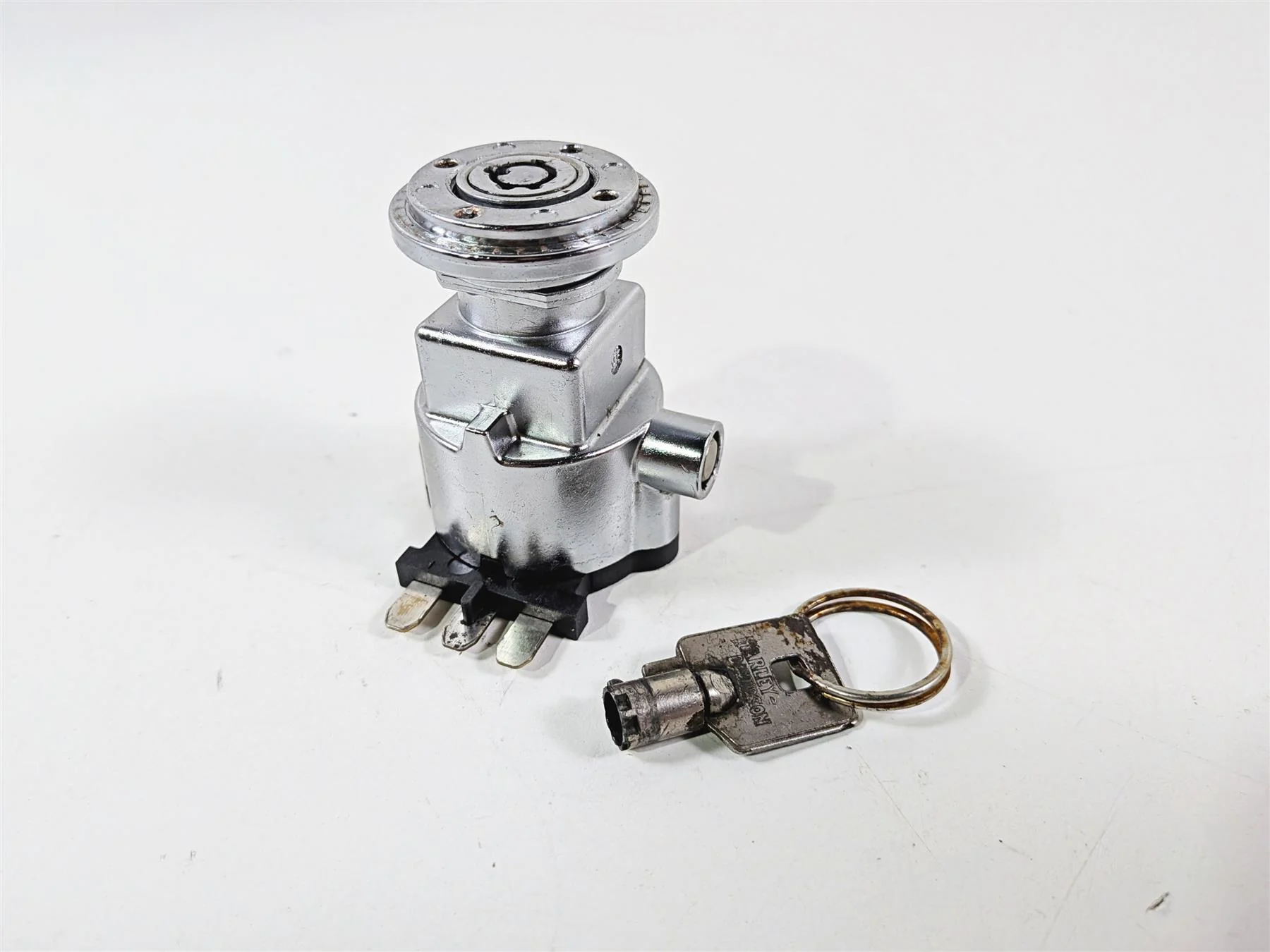 2006 Harley Davidson Dyna FXDBI Street Bob Ignition Switch Key Lock Set 71559-06