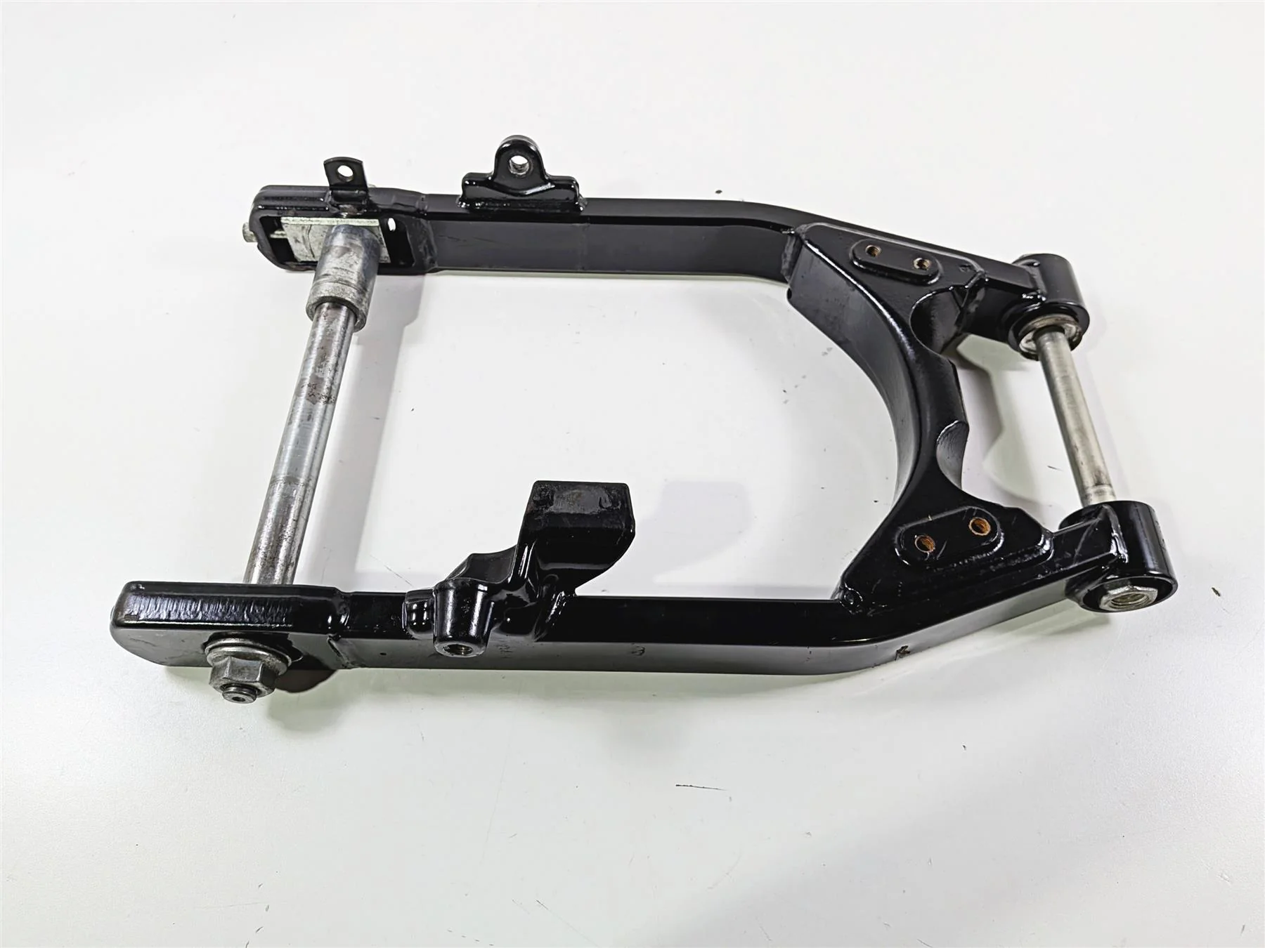 2006 Harley Davidson Dyna FXDBI Street Bob Rear Swingarm + Axle - Read 47820-06 - Image 6