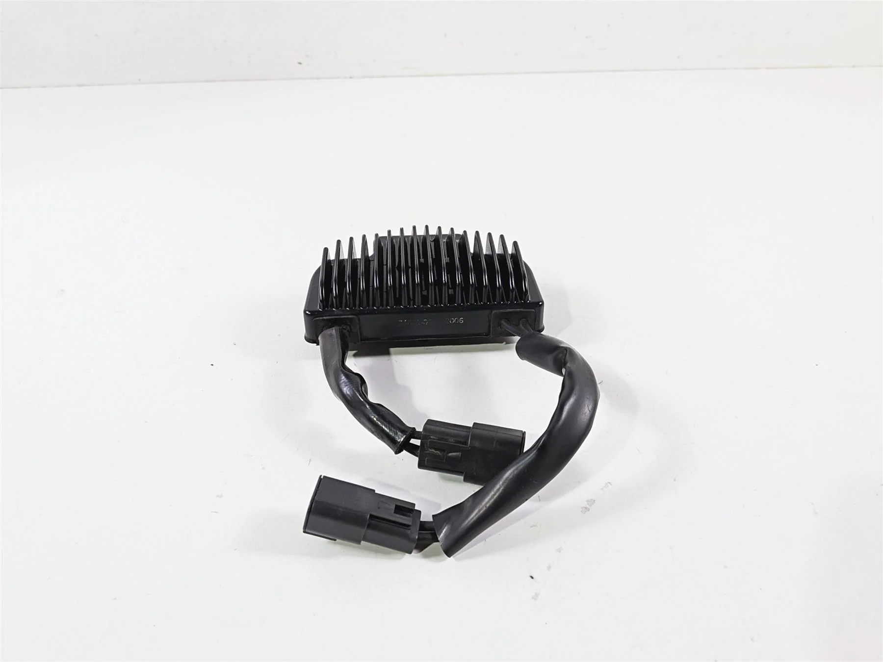 2006 Harley Davidson Dyna FXDBI Street Bob Rectifier Voltage Regulator 74631-06 - Image 2