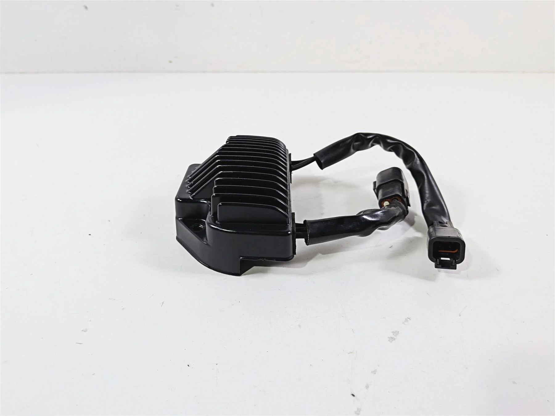 2006 Harley Davidson Dyna FXDBI Street Bob Rectifier Voltage Regulator 74631-06 - Image 3