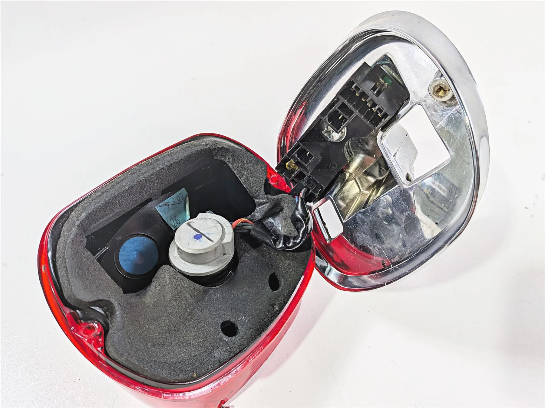 2006 Harley Davidson Dyna FXDBI Street Bob Taillight Tail Light Lamp 68140-04 - Image 9