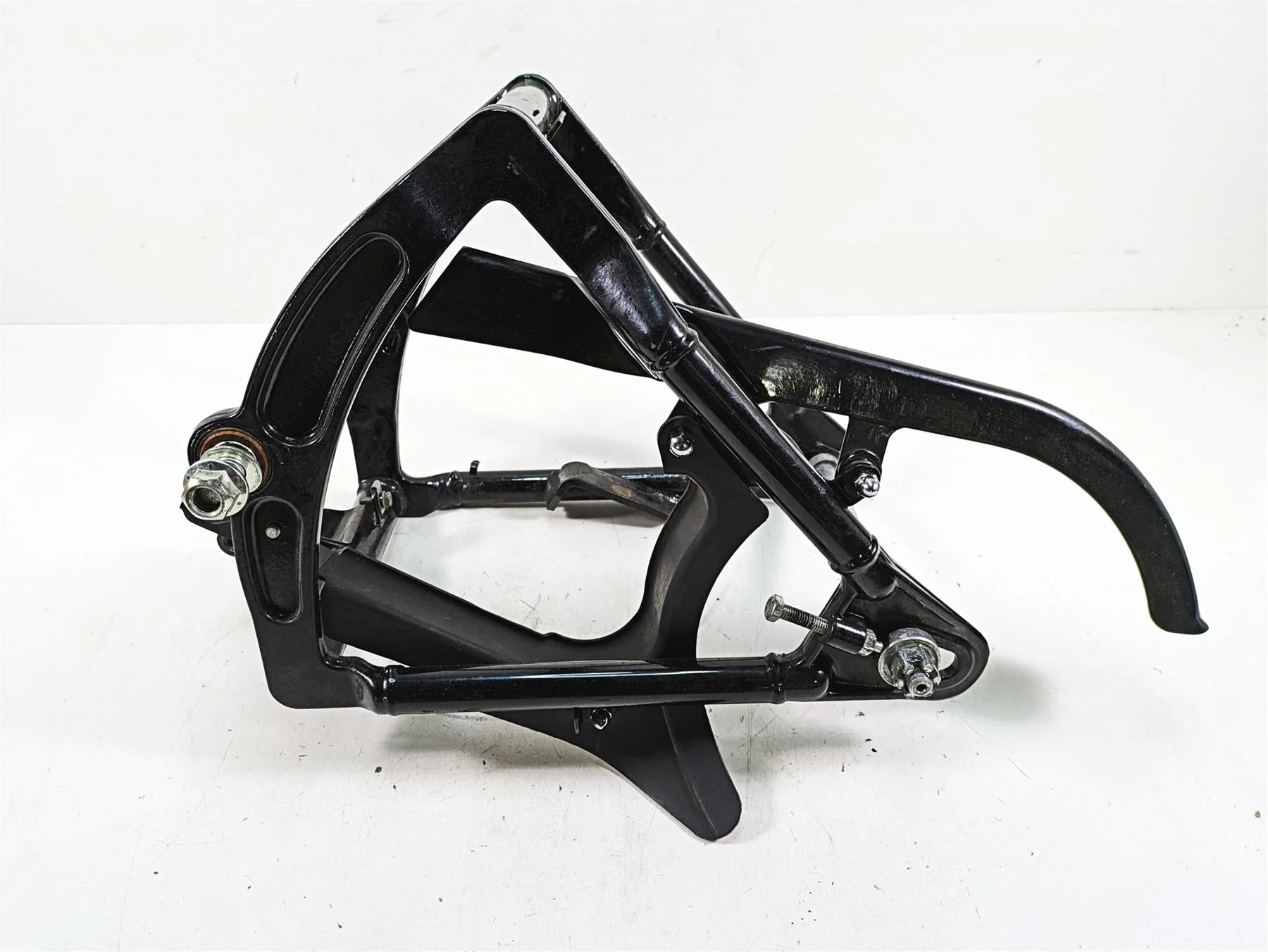 2006 Harley FLSTI Softail Heritage Straight Rear Swingarm Swing Arm 47573-00A