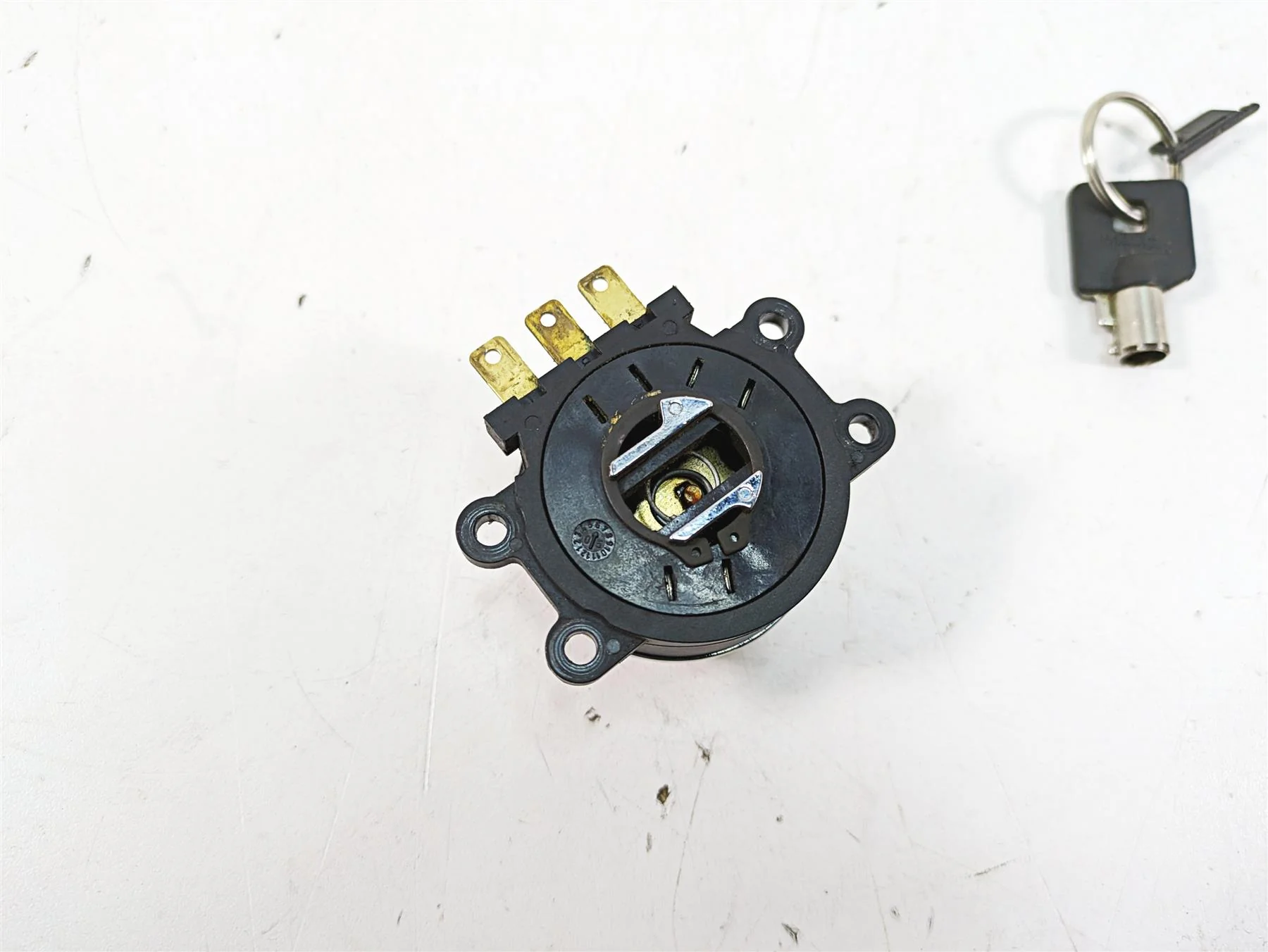 2006 Harley Softail FXSTSI Springer Ignition Switch Steering Lock Key 71450-04 - Image 5