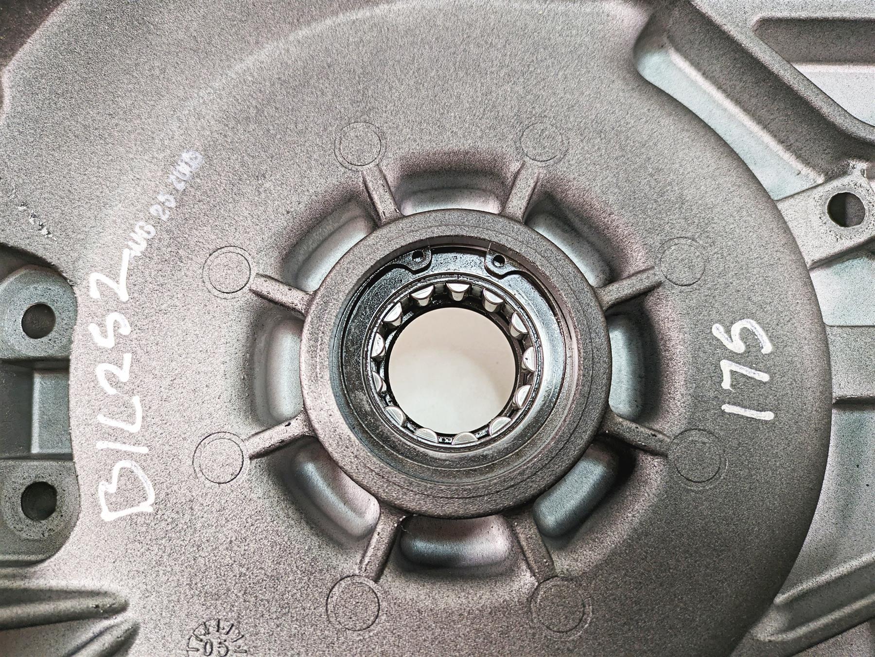 2006 Harley Softail FXSTSI Springer Inner Primary Drive Clutch Cover 60620-94B - Image 10