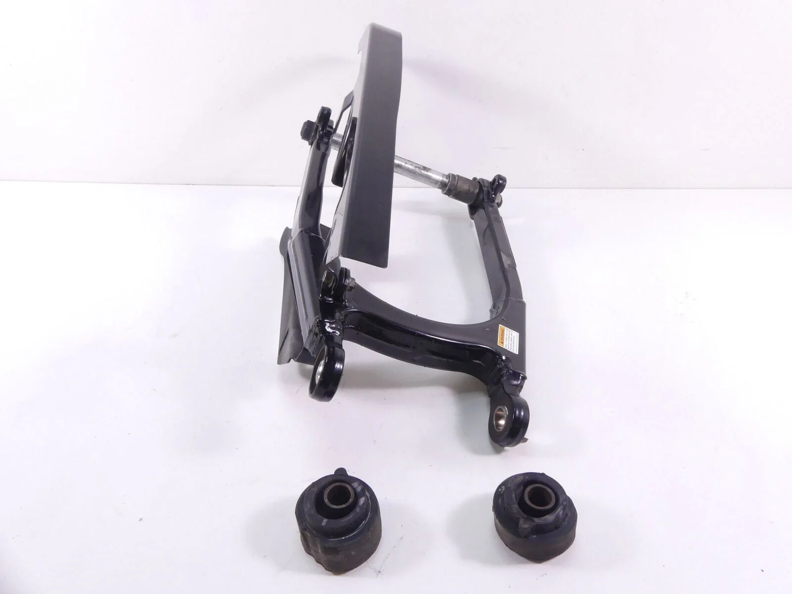 2006 Harley Sportster XL1200 C Rear Swingarm Suspension Fork 1" Axle 47587-05A - Image 3