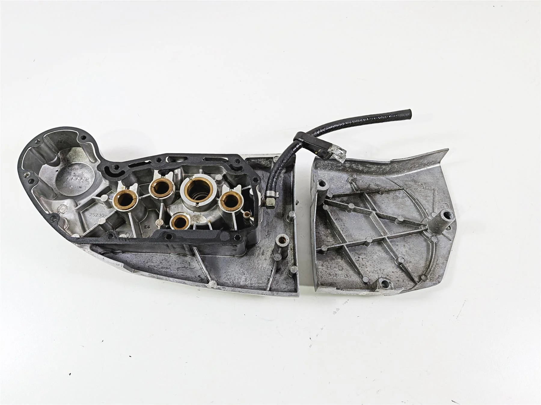 2006 Harley Sportster XL883 Low Cam Shaft Engine Side Cover Holder 25230-04 - Image 6