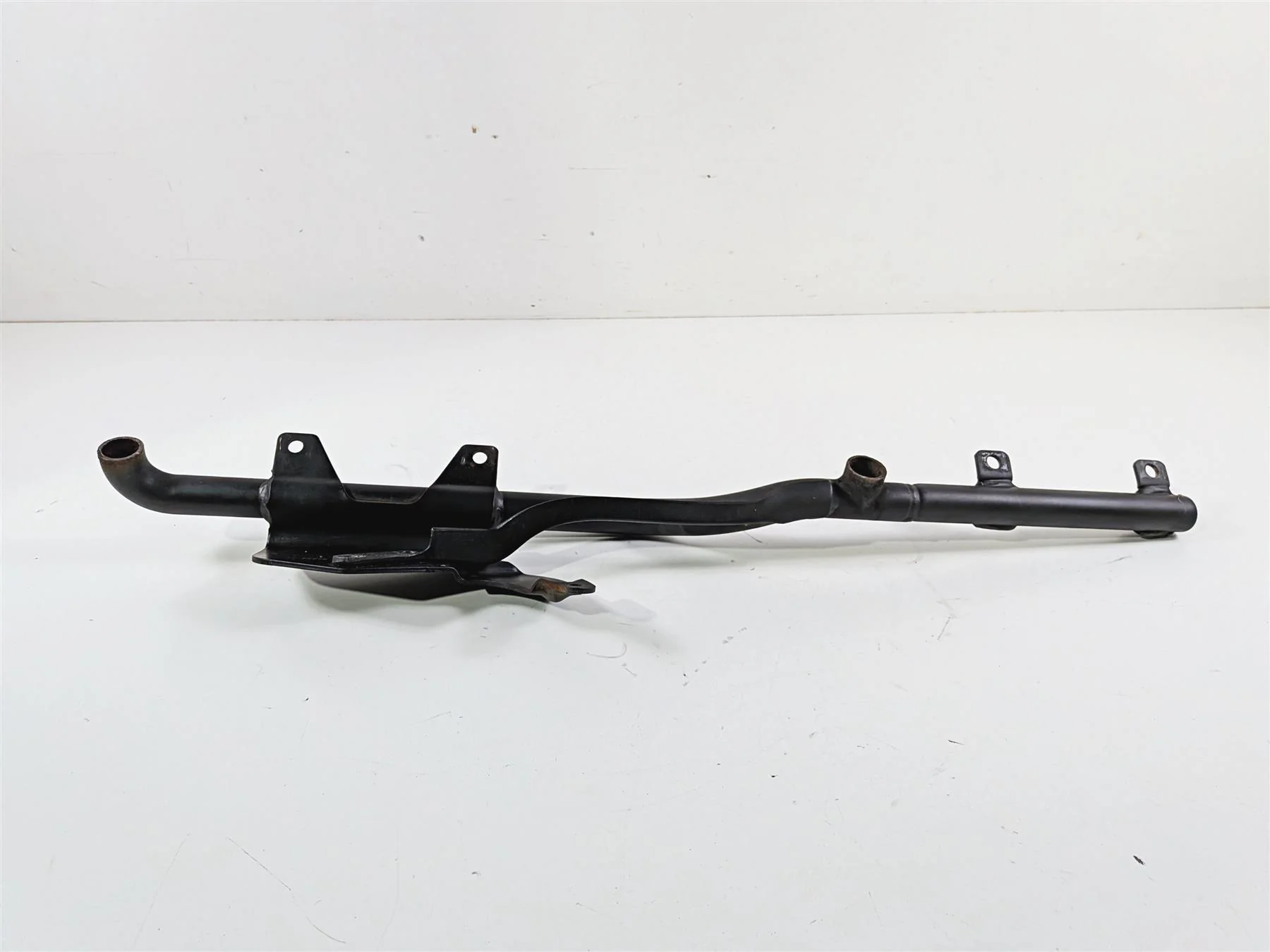 2006 Harley Sportster XL883 Low Exhaust Mount Cross Over Pipe Holder 64855-04 - Image 2