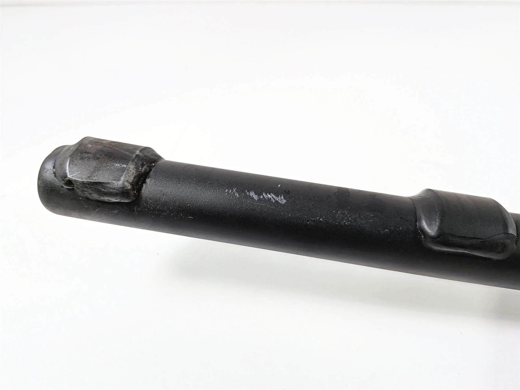 2006 Harley Sportster XL883 Low Exhaust Mount Cross Over Pipe Holder 64855-04 - Image 9