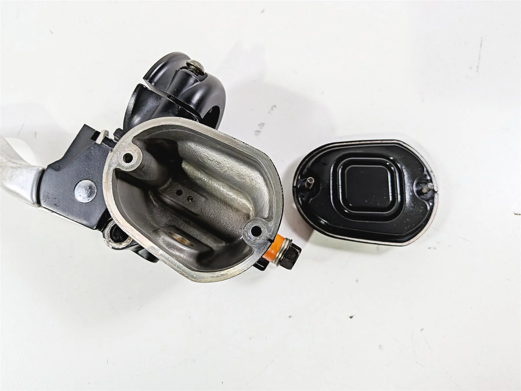 2006 Harley Sportster XL883 Low Front Brake Master Cylinder 45146-04 - Image 9