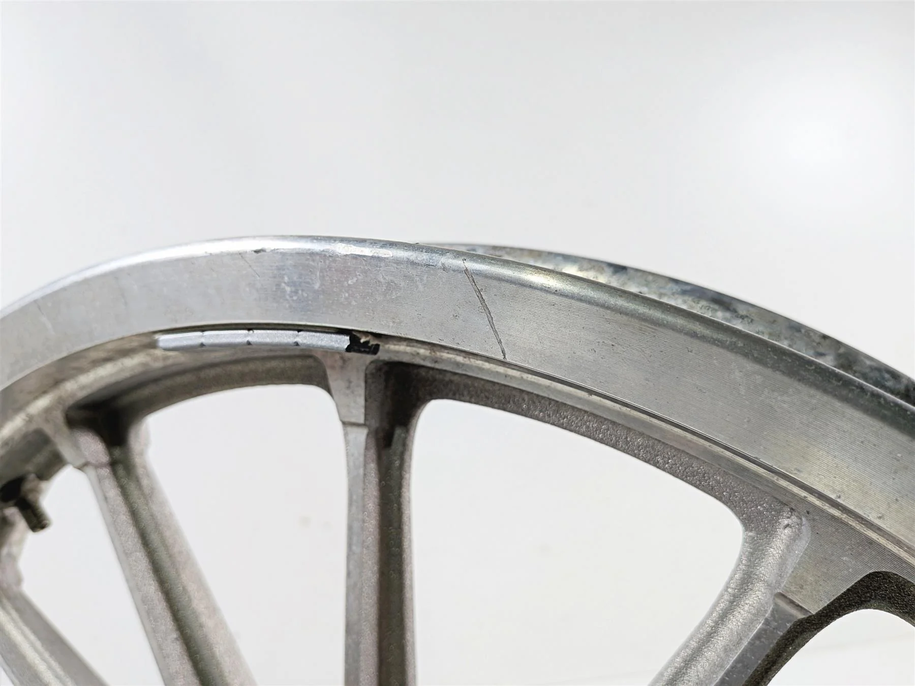 2006 Harley Sportster XL883 Low Front Wheel Rim 19x2.15 13 Spoke 43499-00A - Image 8