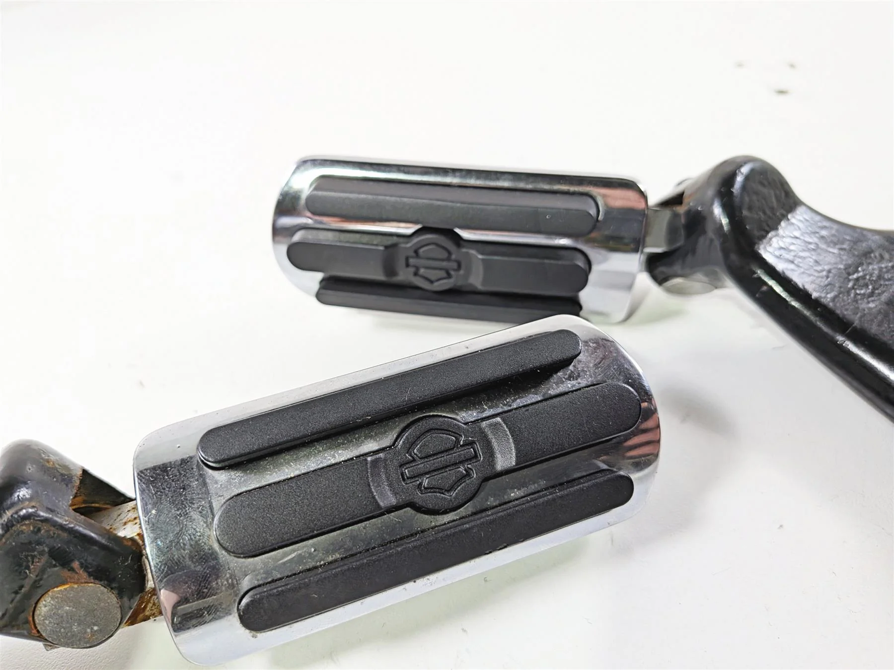 2006 Harley Sportster XL883 Low Passenger Foot Peg Set Chrome 49314-04 49315-04 - Image 11