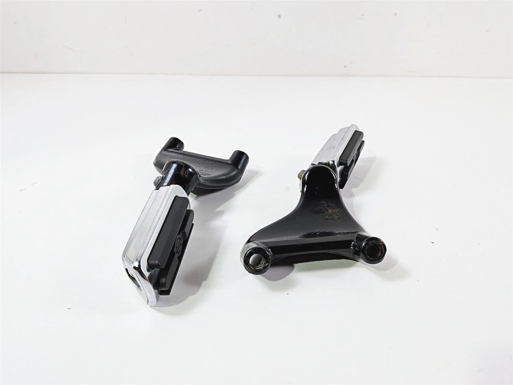 2006 Harley Sportster XL883 Low Passenger Foot Peg Set Chrome 49314-04 49315-04 - Image 4