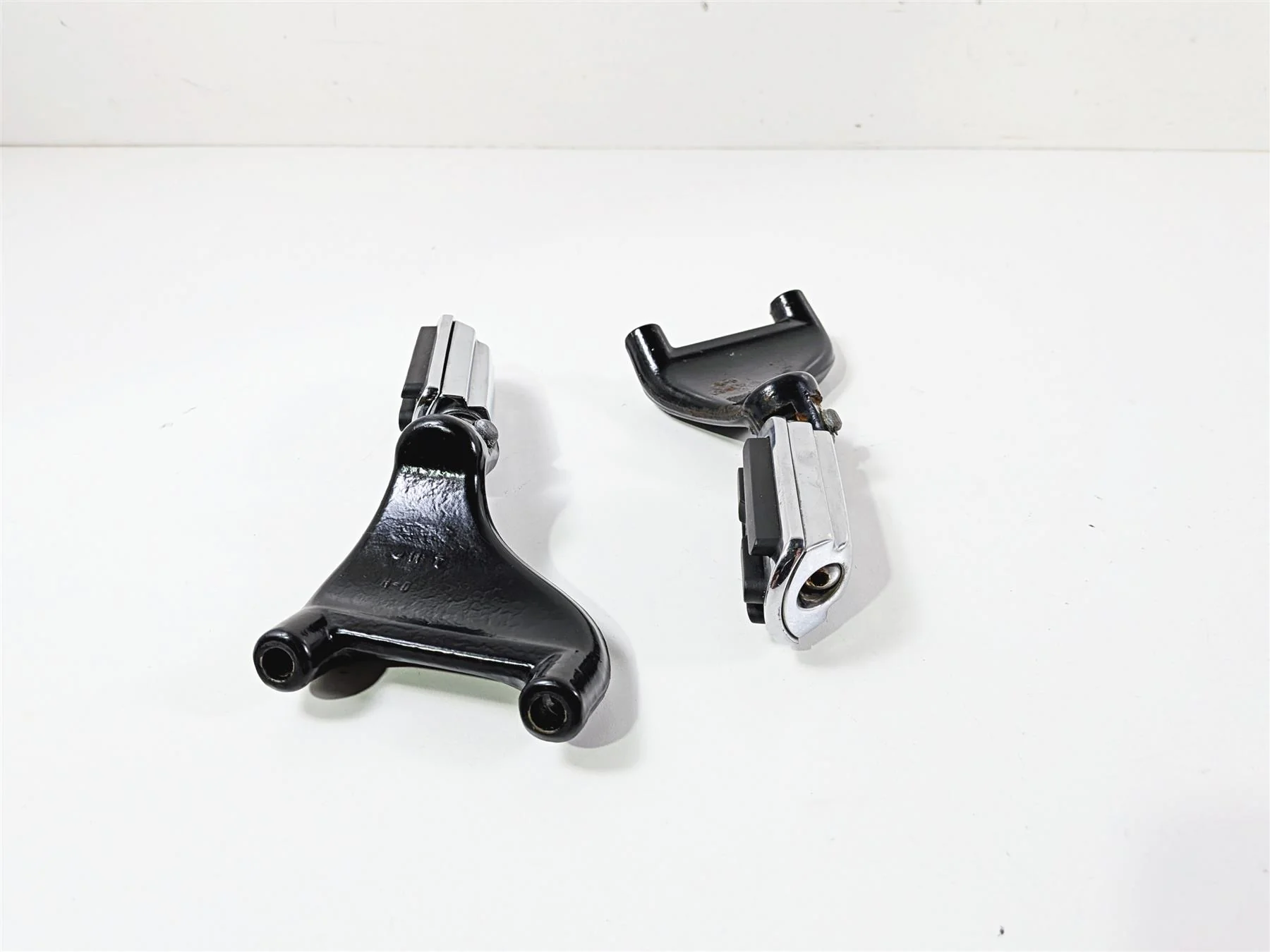 2006 Harley Sportster XL883 Low Passenger Foot Peg Set Chrome 49314-04 49315-04 - Image 6