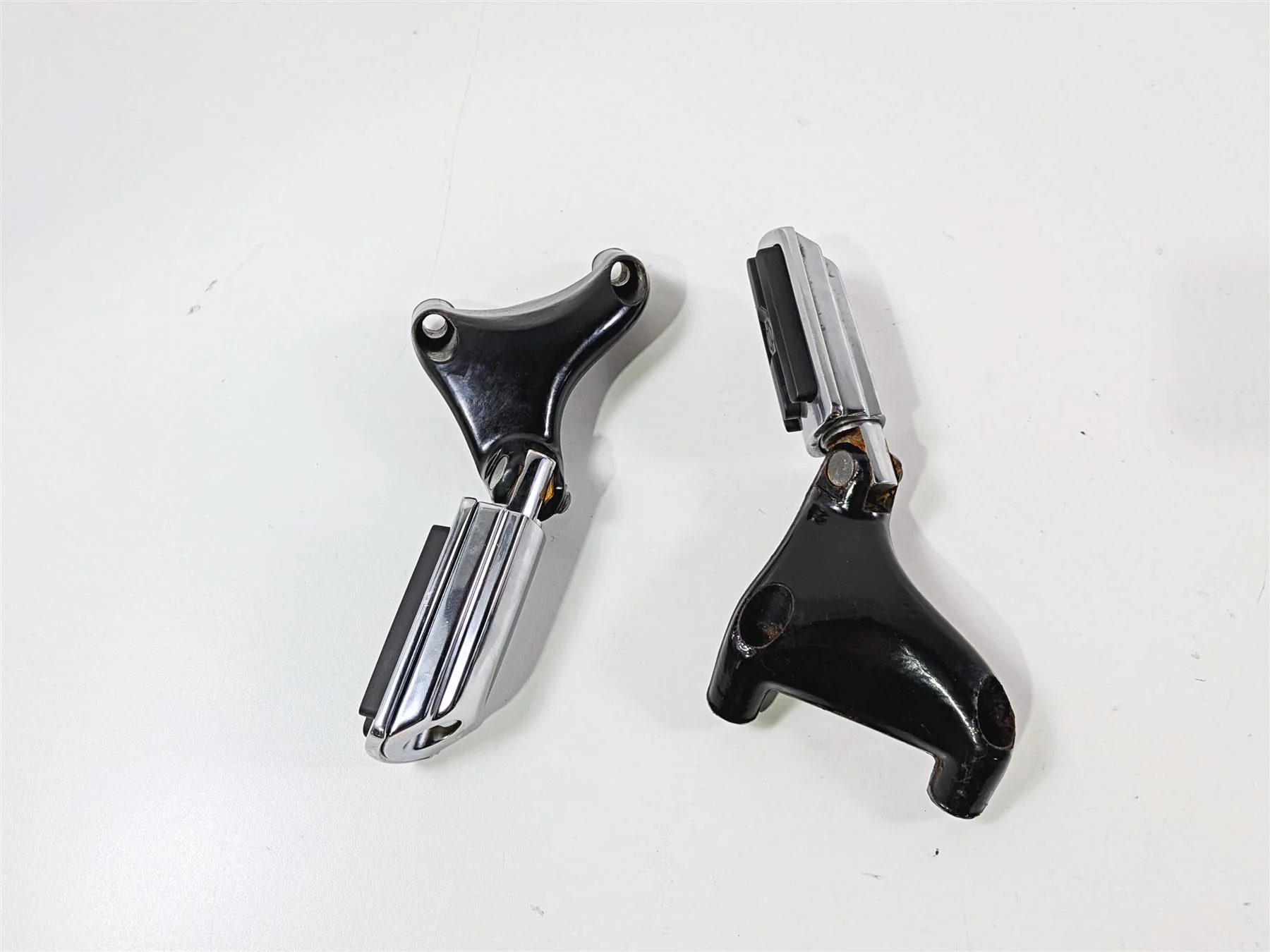 2006 Harley Sportster XL883 Low Passenger Foot Peg Set Chrome 49314-04 49315-04 - Image 7