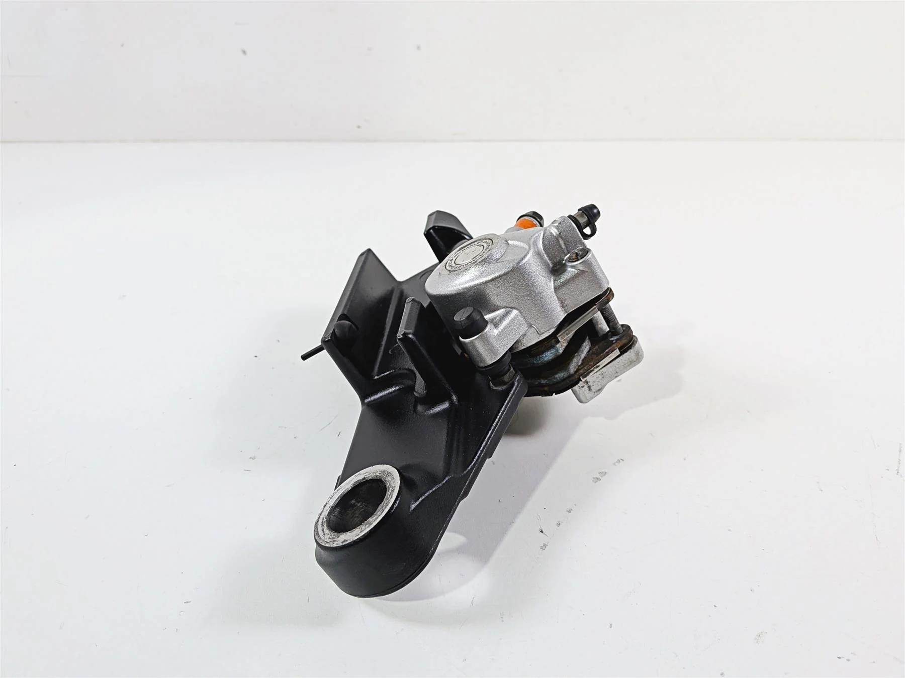 2006 Harley Sportster XL883 Low Rear Brake Caliper & Mount 40968-05A - Image 5