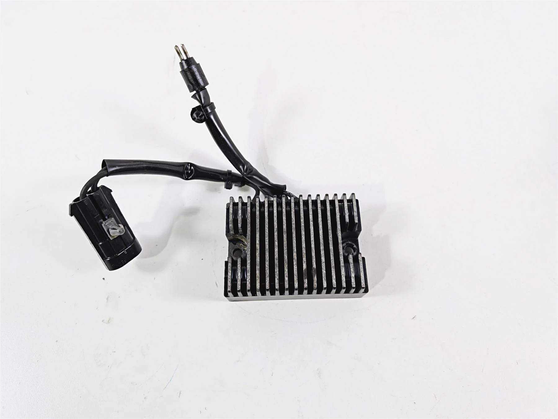 2006 Harley Sportster XL883 Low Rectifier Voltage Regulator 74523-04