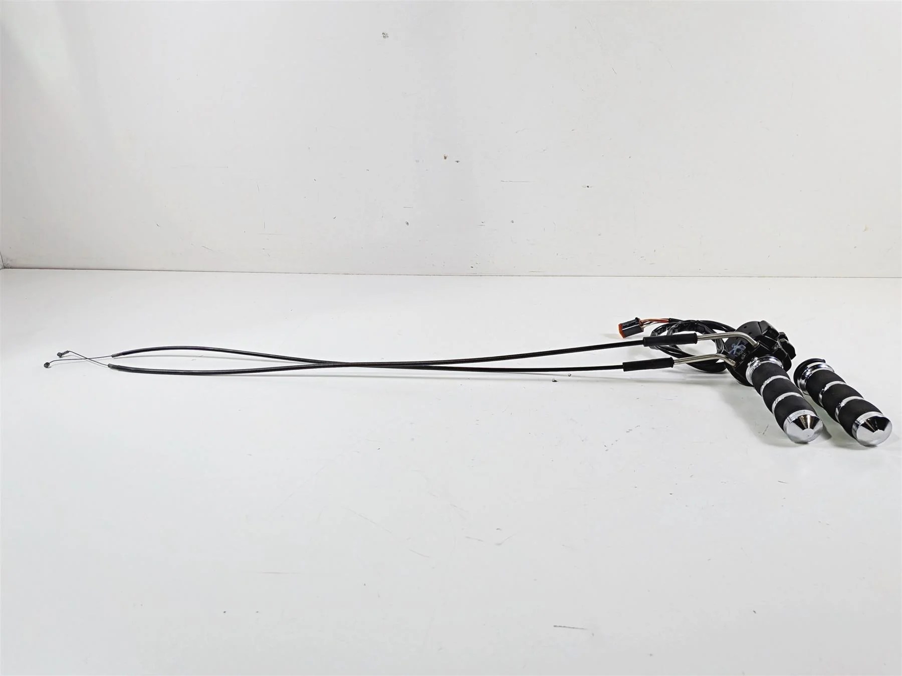2006 Harley Sportster XL883 Low Right Hand Control Switch 71684-06A 71683-06A - Image 3