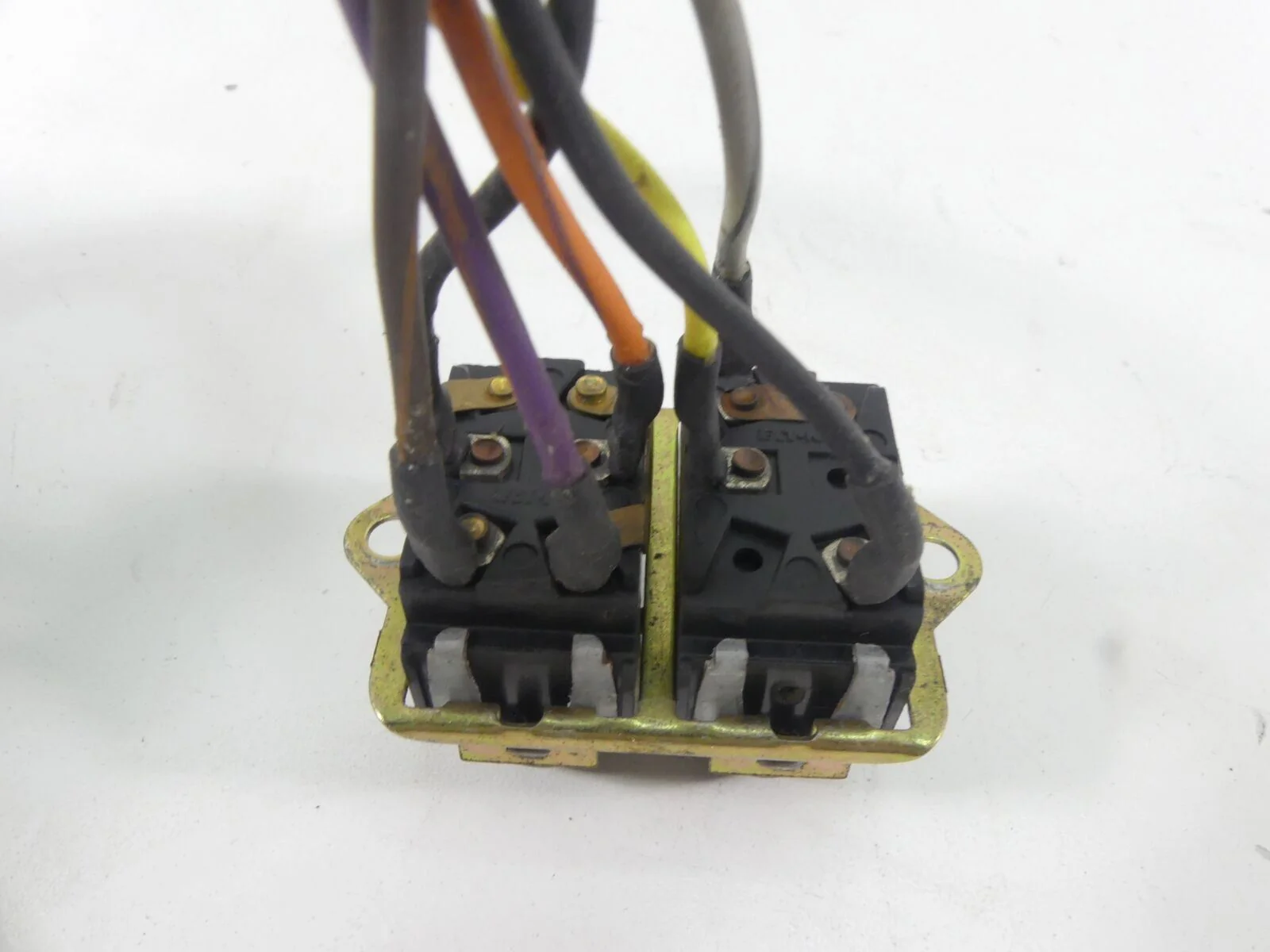 2006 Harley Touring FLHCU SE CVO Auxiliary Cruise Spot Speaker Switches  70271-9 - Image 7