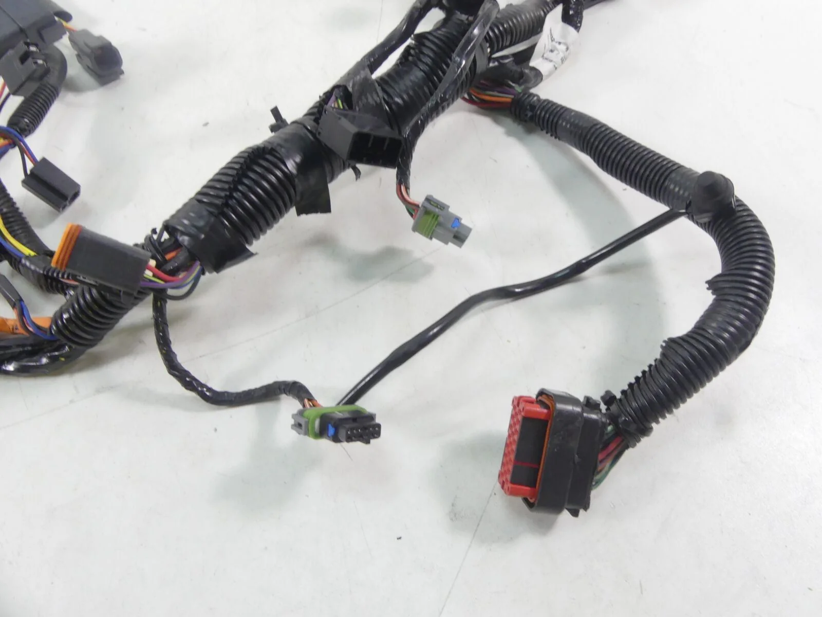 2006 Harley Touring FLHCU SE CVO Front Fairing Wiring Harness - No Cut 70232-06 - Image 4