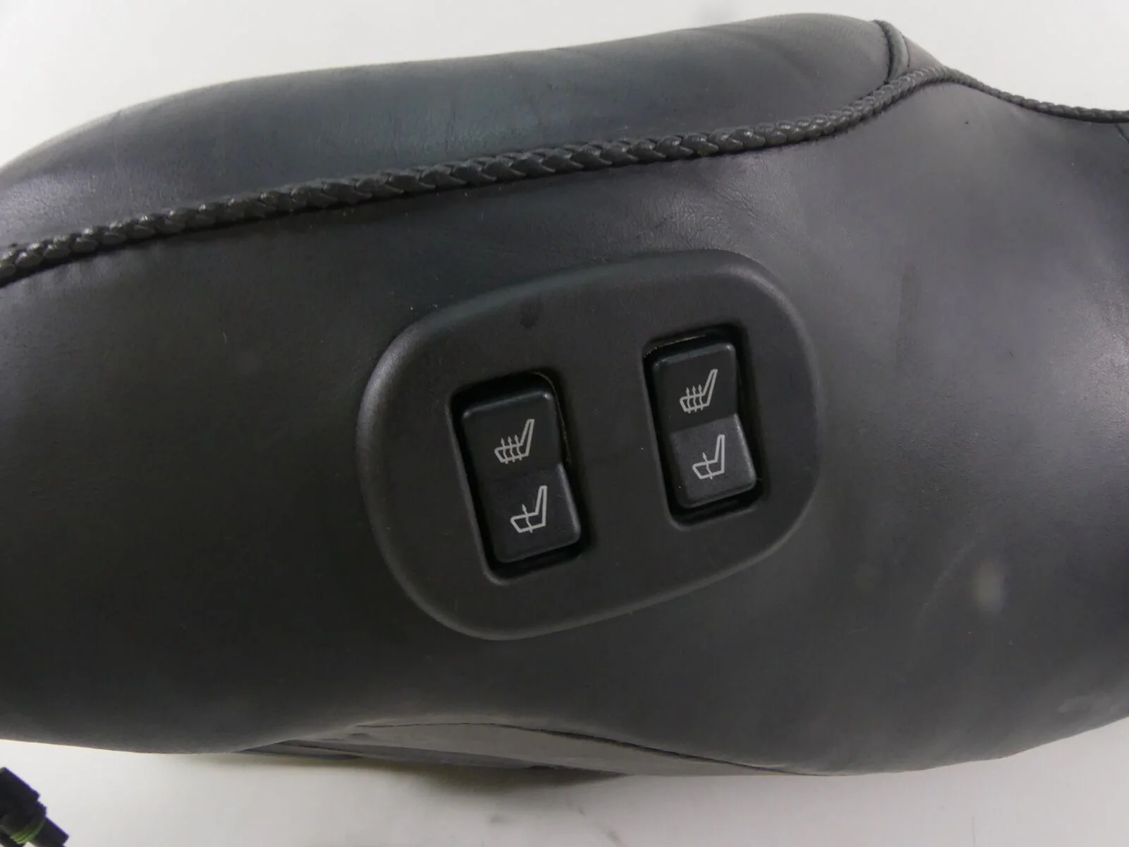 2006 Harley Touring FLHTCU SE CVO Heated Dual Driver Seat Saddle - Read 51718-06 - Image 10