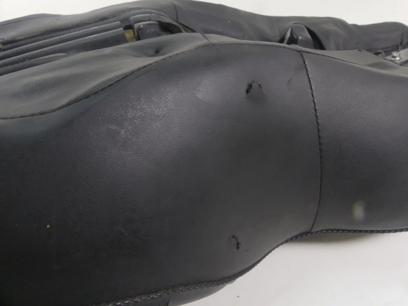2006 Harley Touring FLHTCU SE CVO Heated Dual Driver Seat Saddle - Read 51718-06 - Image 11
