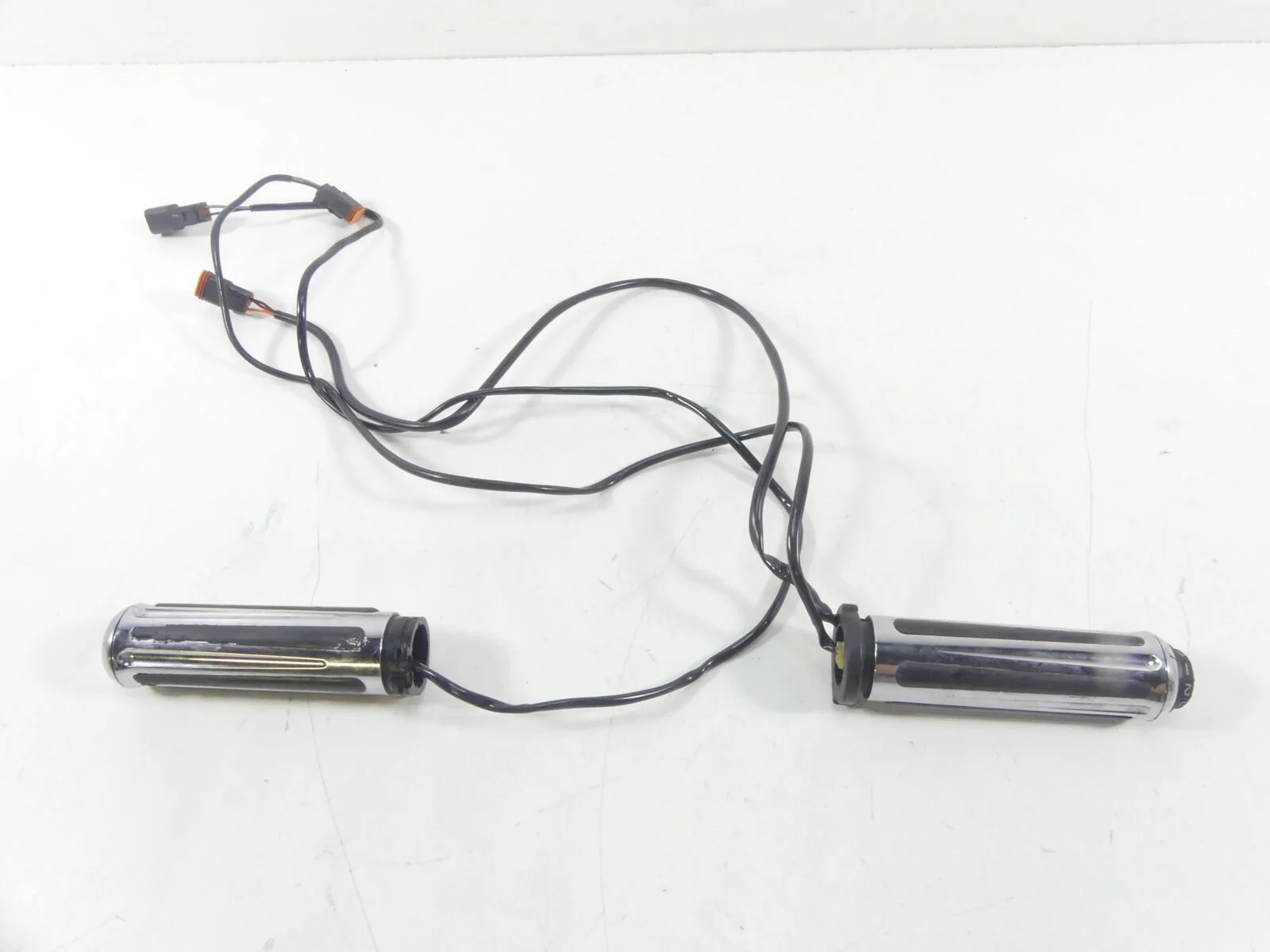 2006 Harley Touring FLHTCU SE CVO Heated Hand Throttle Grip Set 56847-06