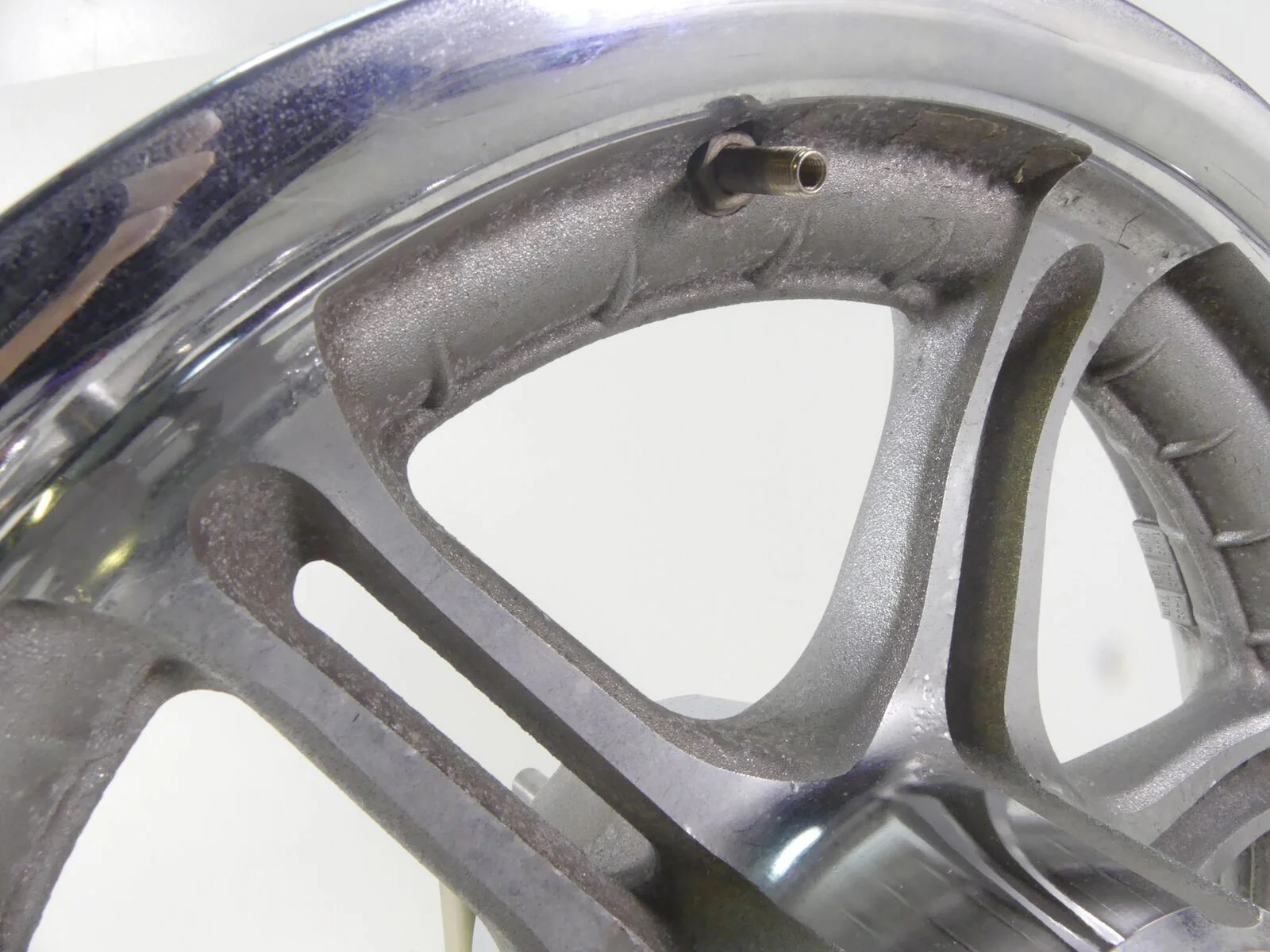 2006 Harley Touring FLHTCU SE CVO Straight Front Wheel Rim 16x3 43920-02 - Image 6