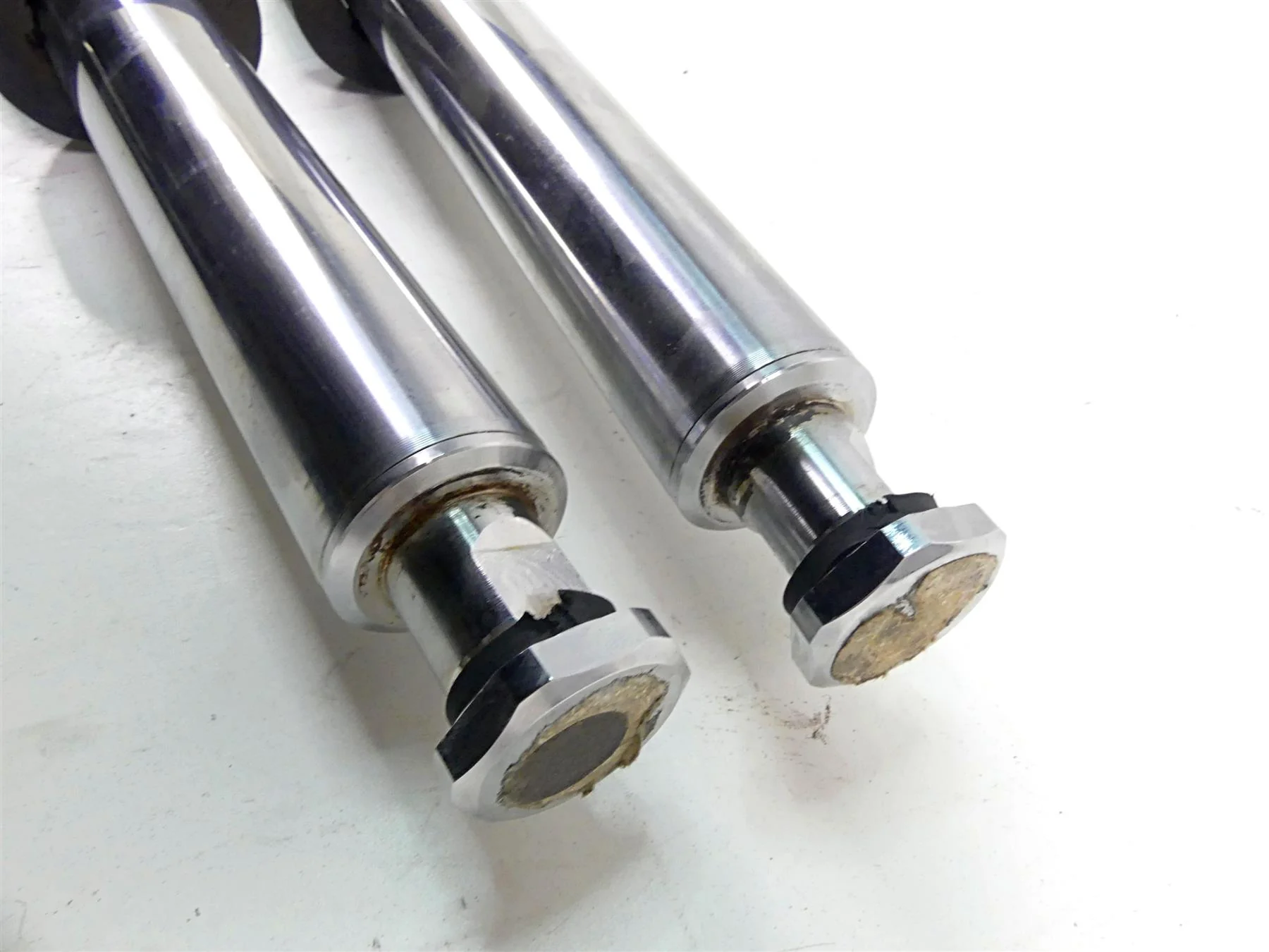 2006 Harley Touring FLHTCU SE E-Glide Straight Front Fork Leg Set -Read 46621-06 - Image 6
