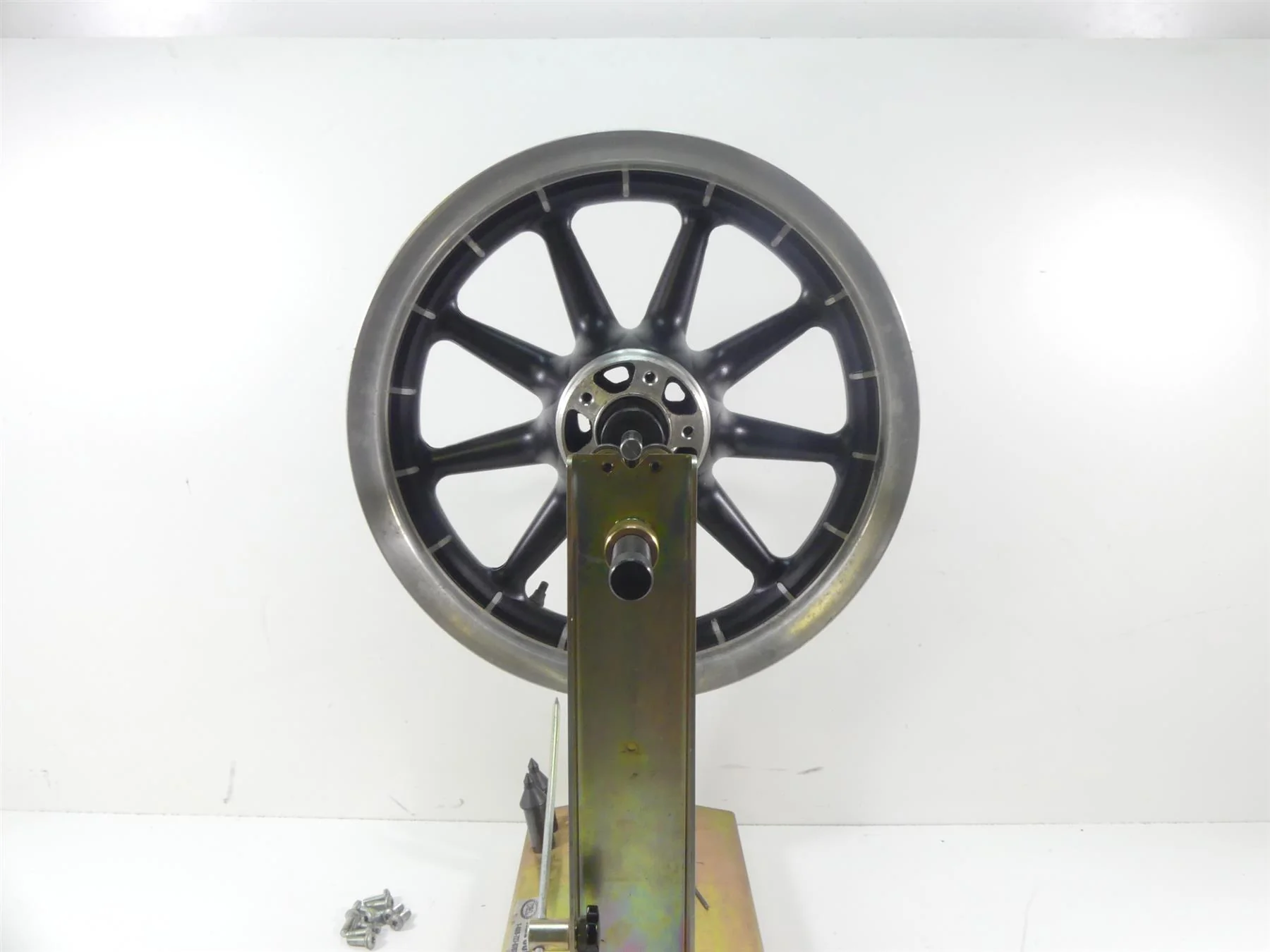 2006 Harley Touring FLHTCUI Electra Glide 9 Spoke Front Wheel Rim 16x3 43493-00 - Image 3