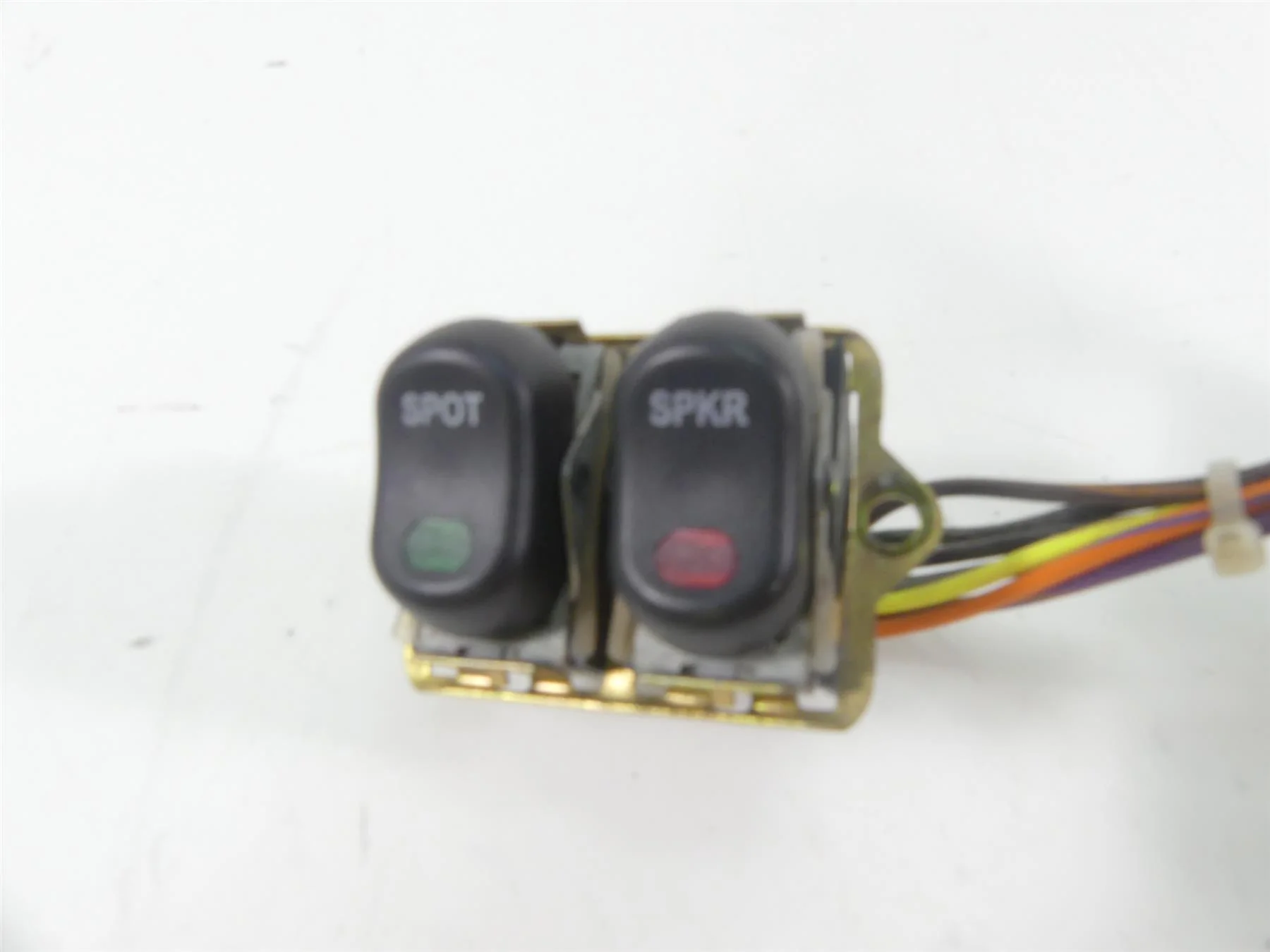 2006 Harley Touring FLHTCUI Electra Glide Auxiliary Switch Cruise Spot 70279-98 - Image 4